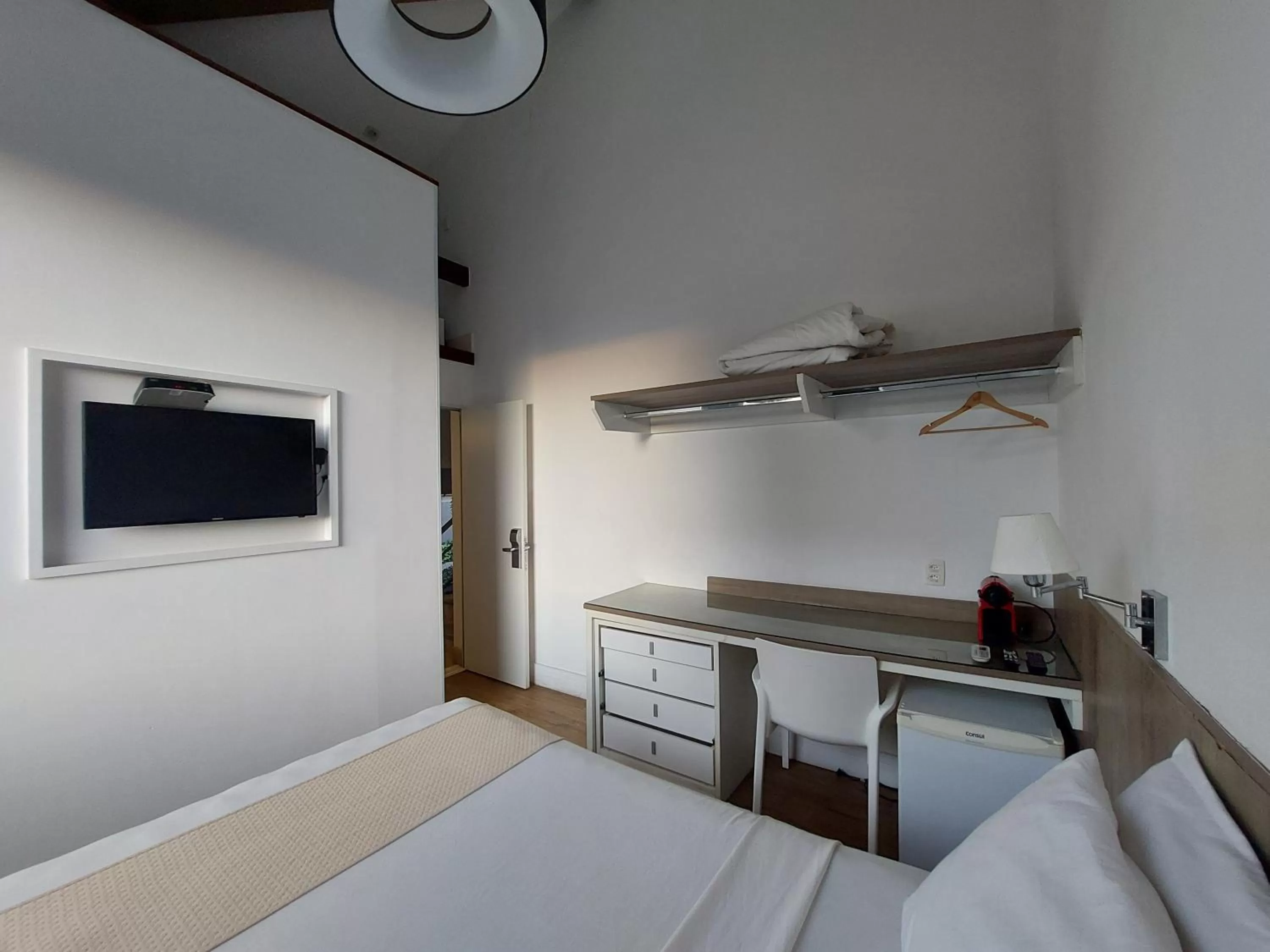 Bedroom, TV/Entertainment Center in Sant' Martre