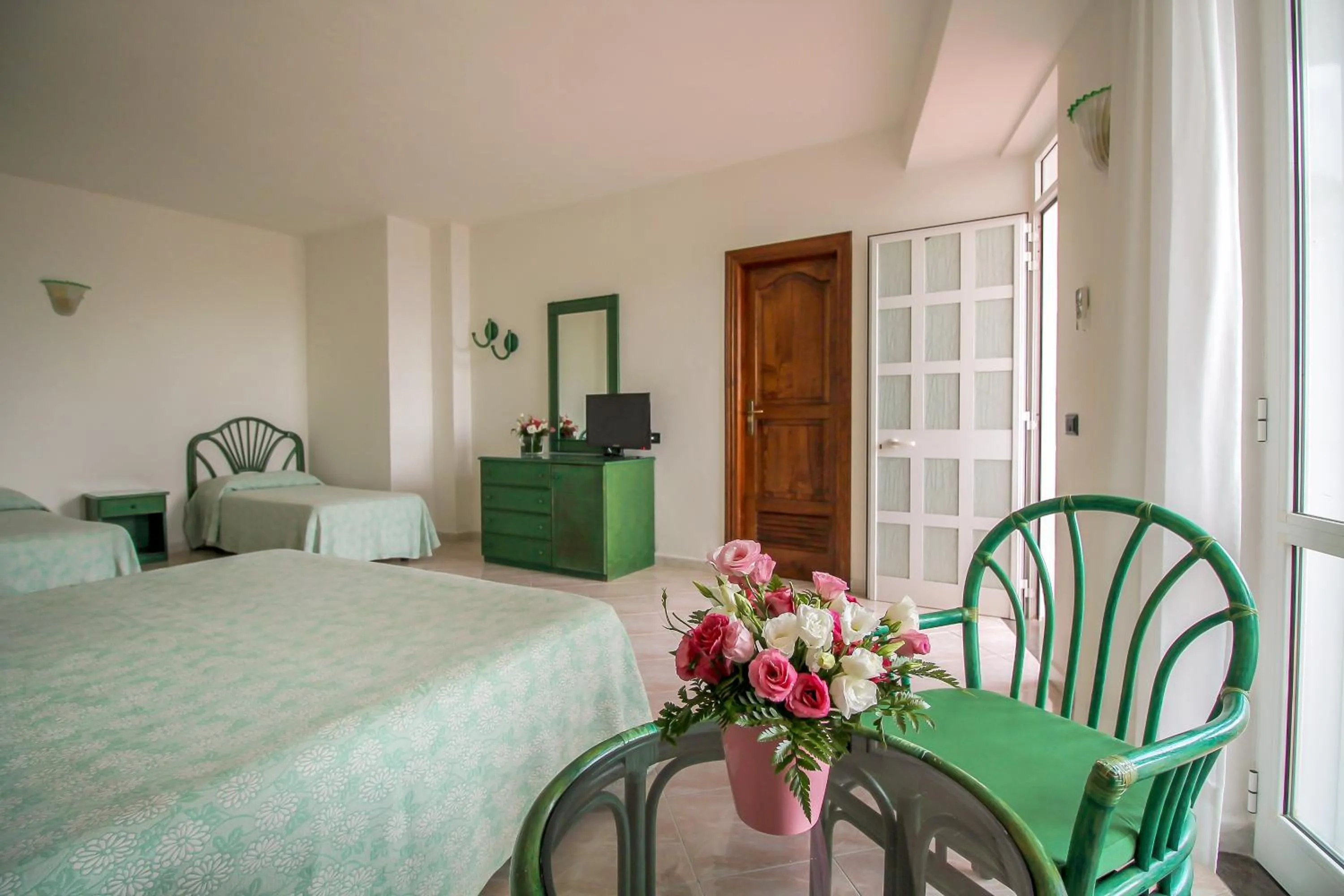 Photo of the whole room, Bed in Hotel Terme Royal Palm