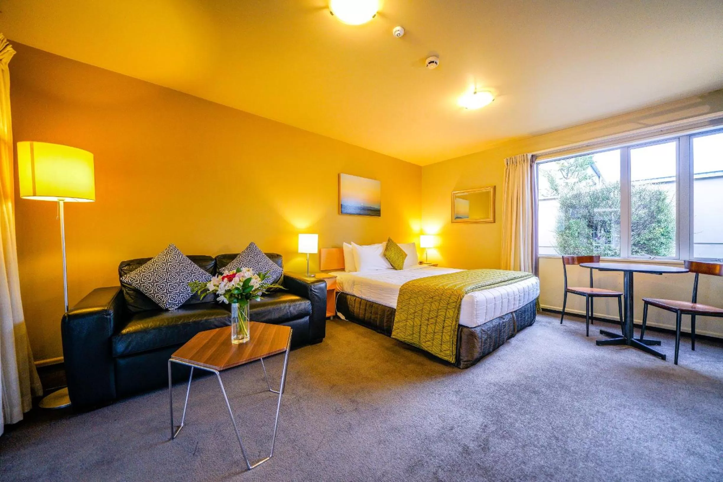 Photo of the whole room, Bed in CentrePoint on Colombo