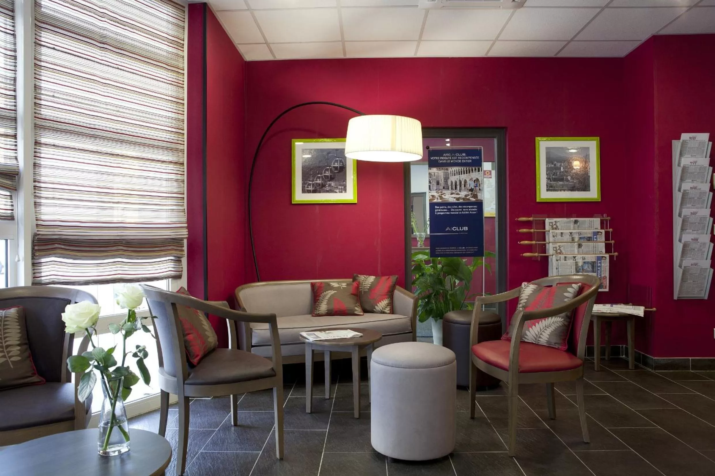 Lobby or reception in Residence KOSY appart'hôtels - Les Cèdres