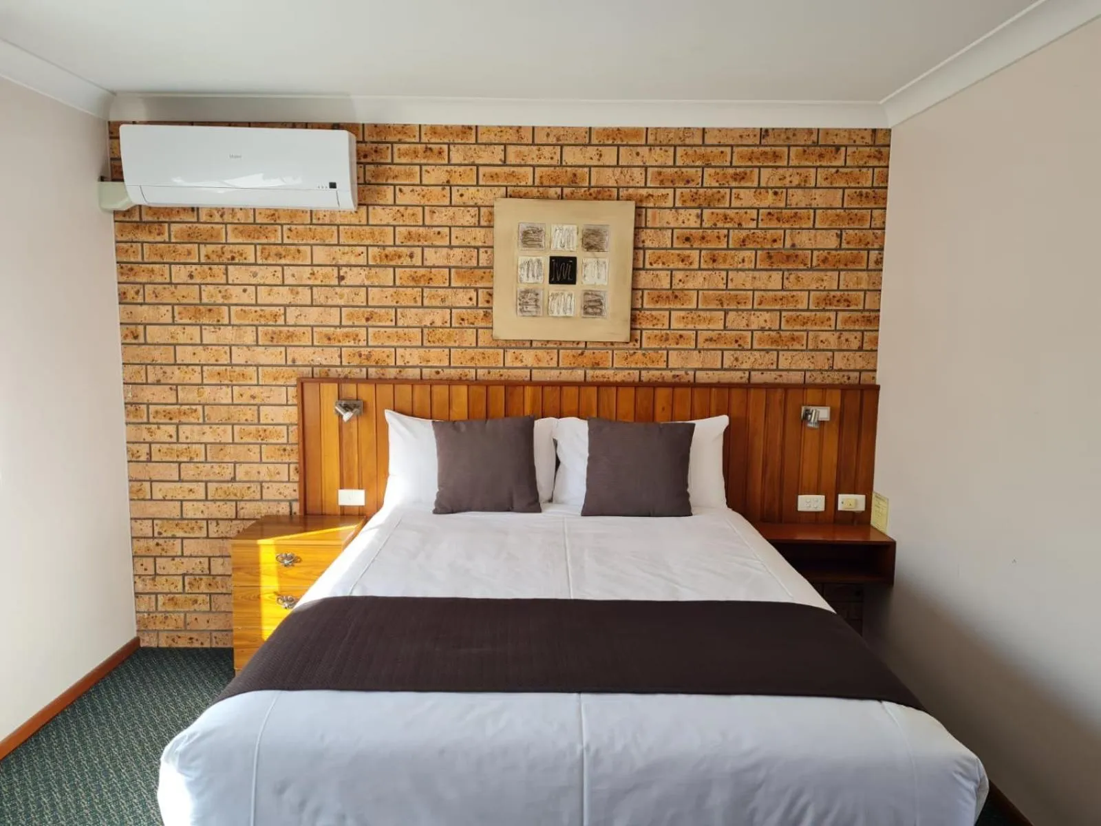 Bedroom, Bed in Marco Polo Motor Inn Taree