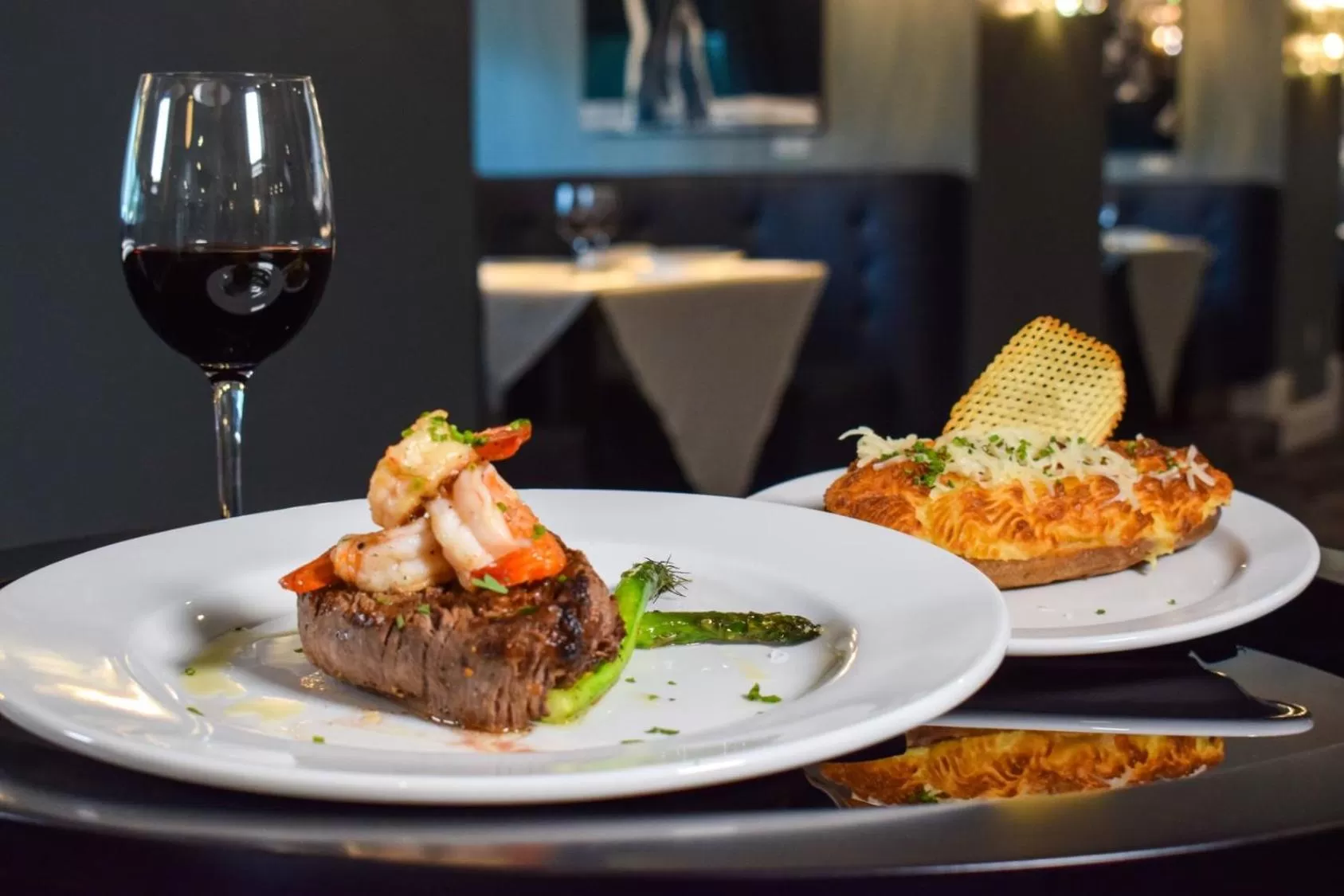 Restaurant/places to eat in Hotel Legends