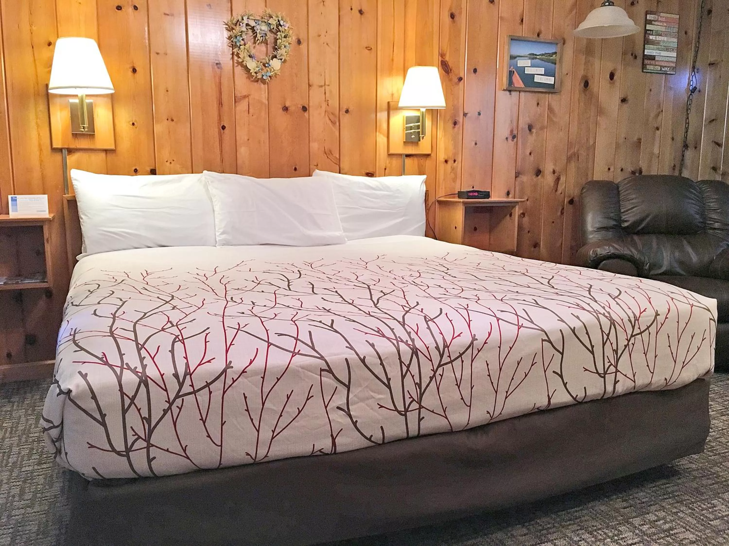 Bed in Park Motel and Cabins