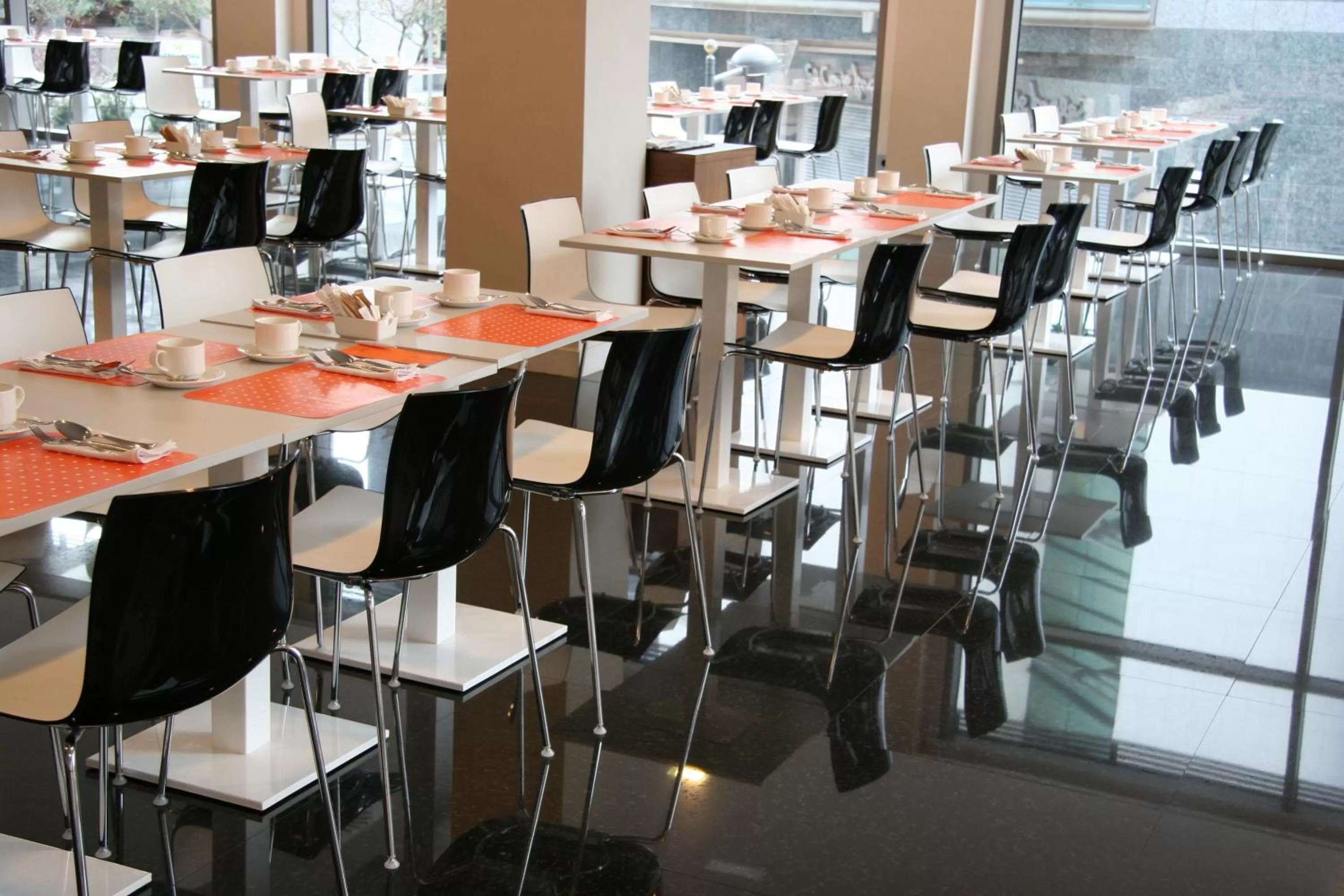 Lounge or bar in Primus Valencia