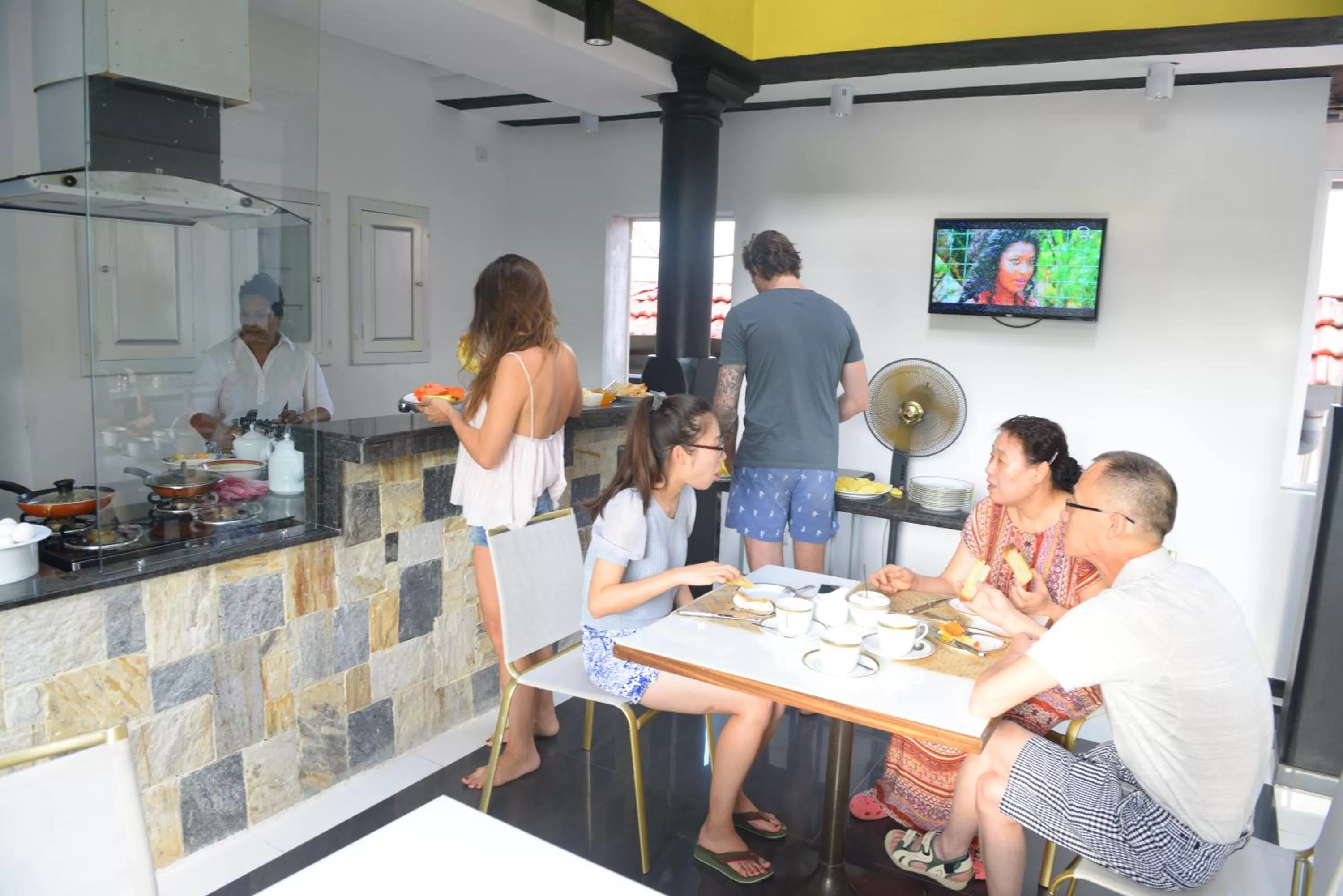 Restaurant/places to eat in Suriya Arana