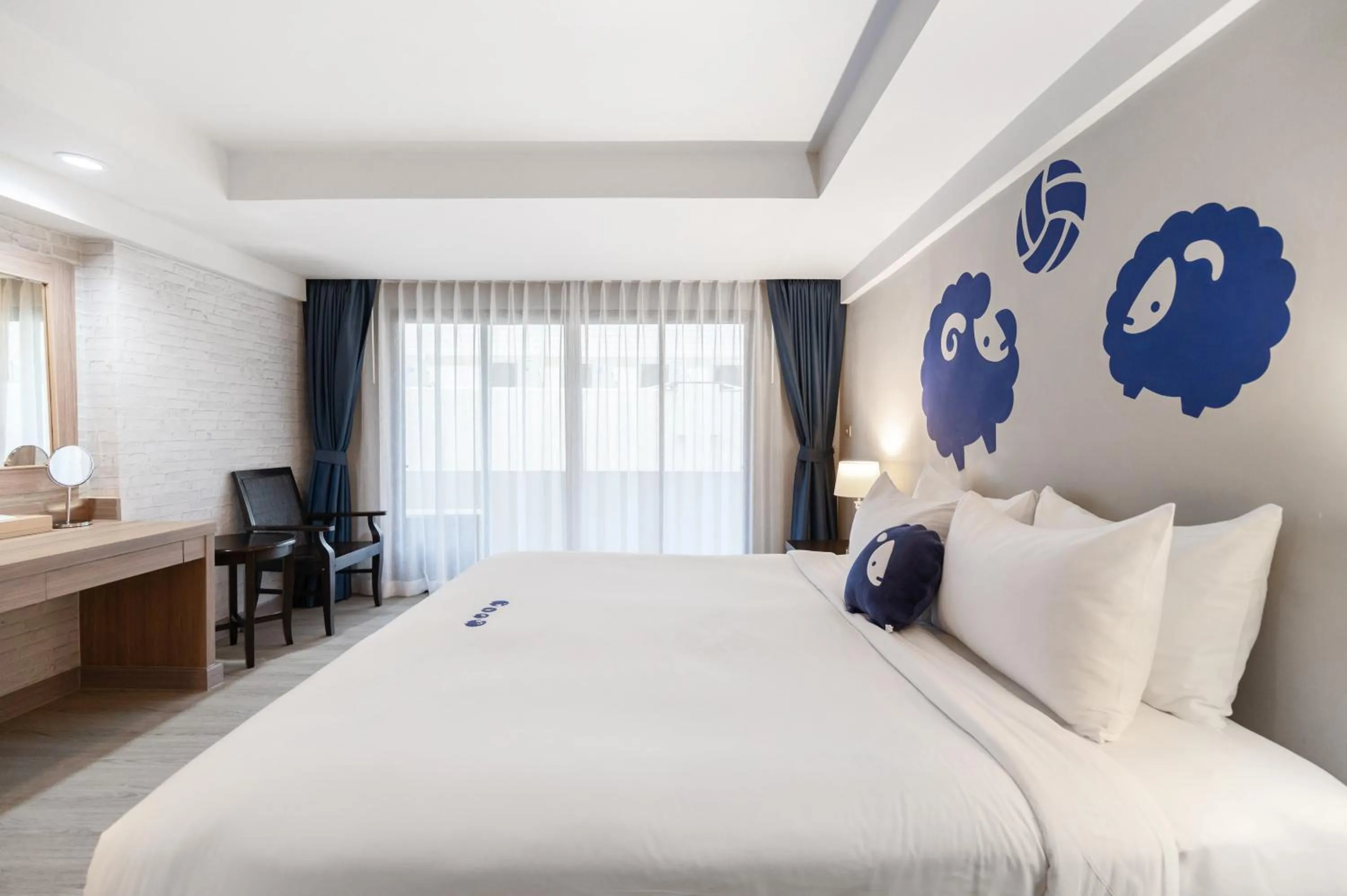 View (from property/room), Bed in Kokotel Phuket Patong