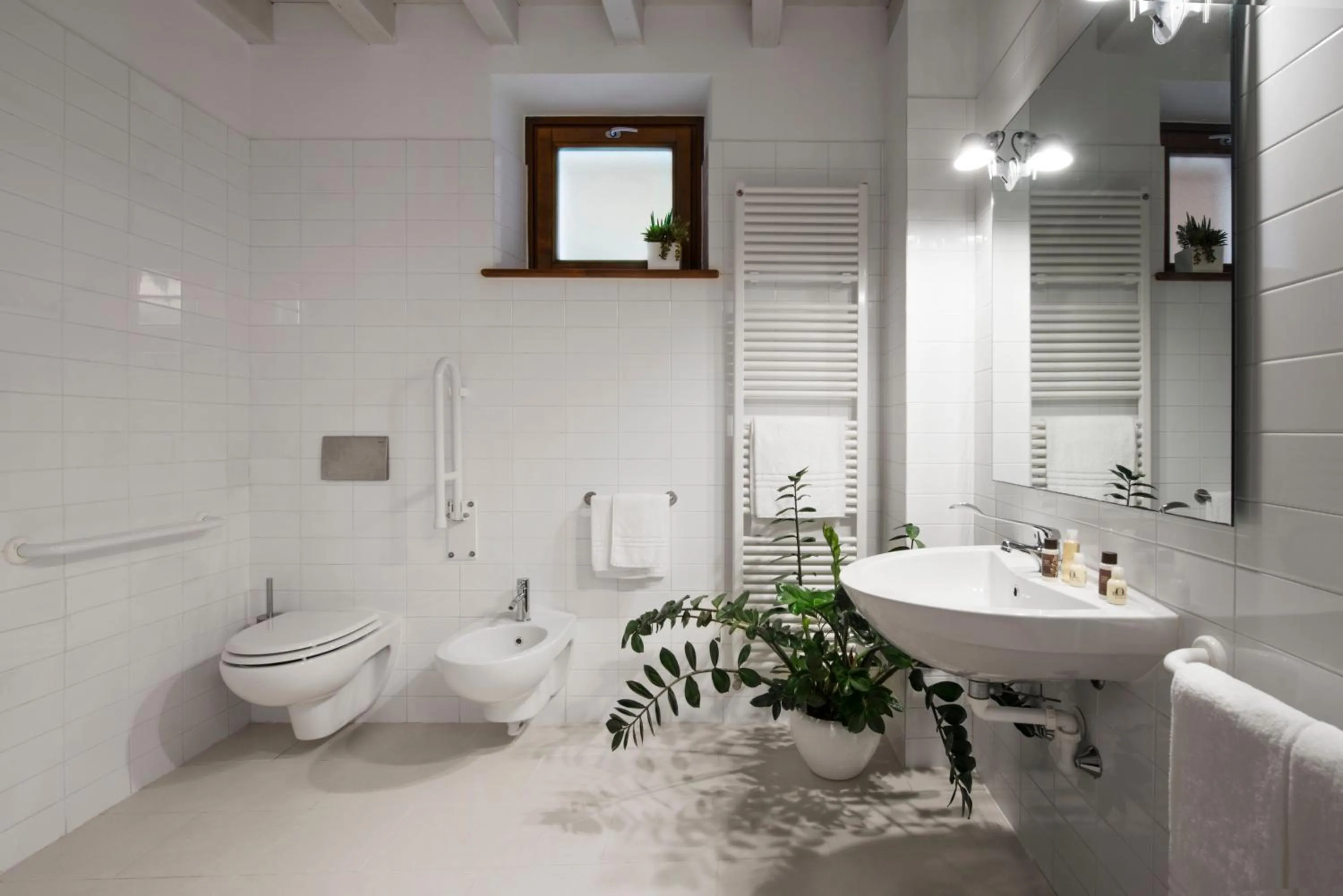 Shower in Hotel Del Porto