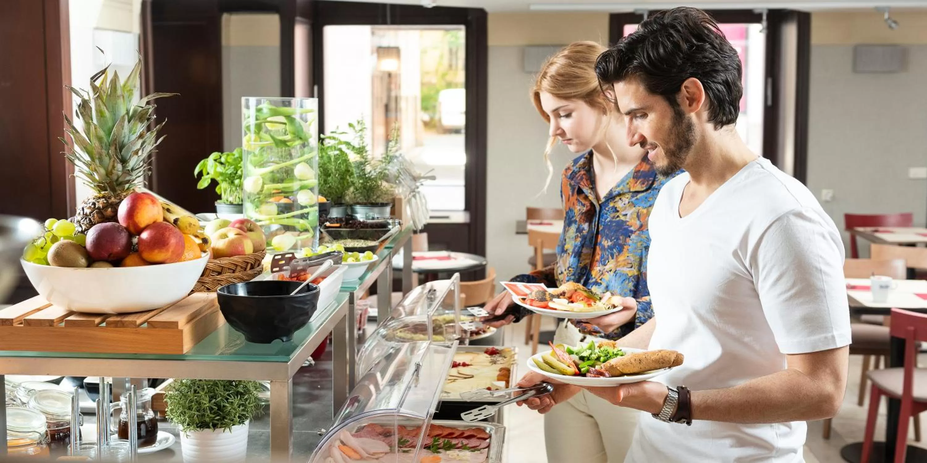 Restaurant/places to eat in Three Corners Hotel Art