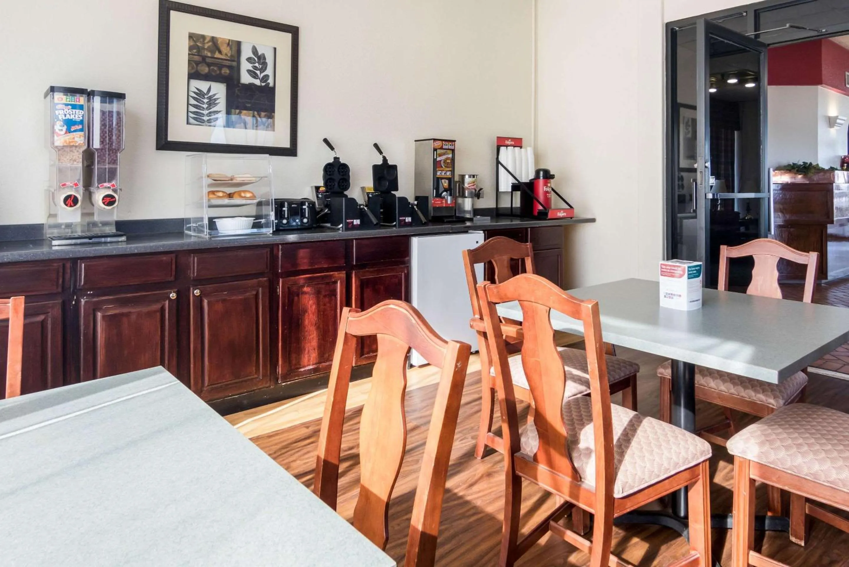 Restaurant/places to eat in Econo Lodge Inn & Suites Conference Center Dublin