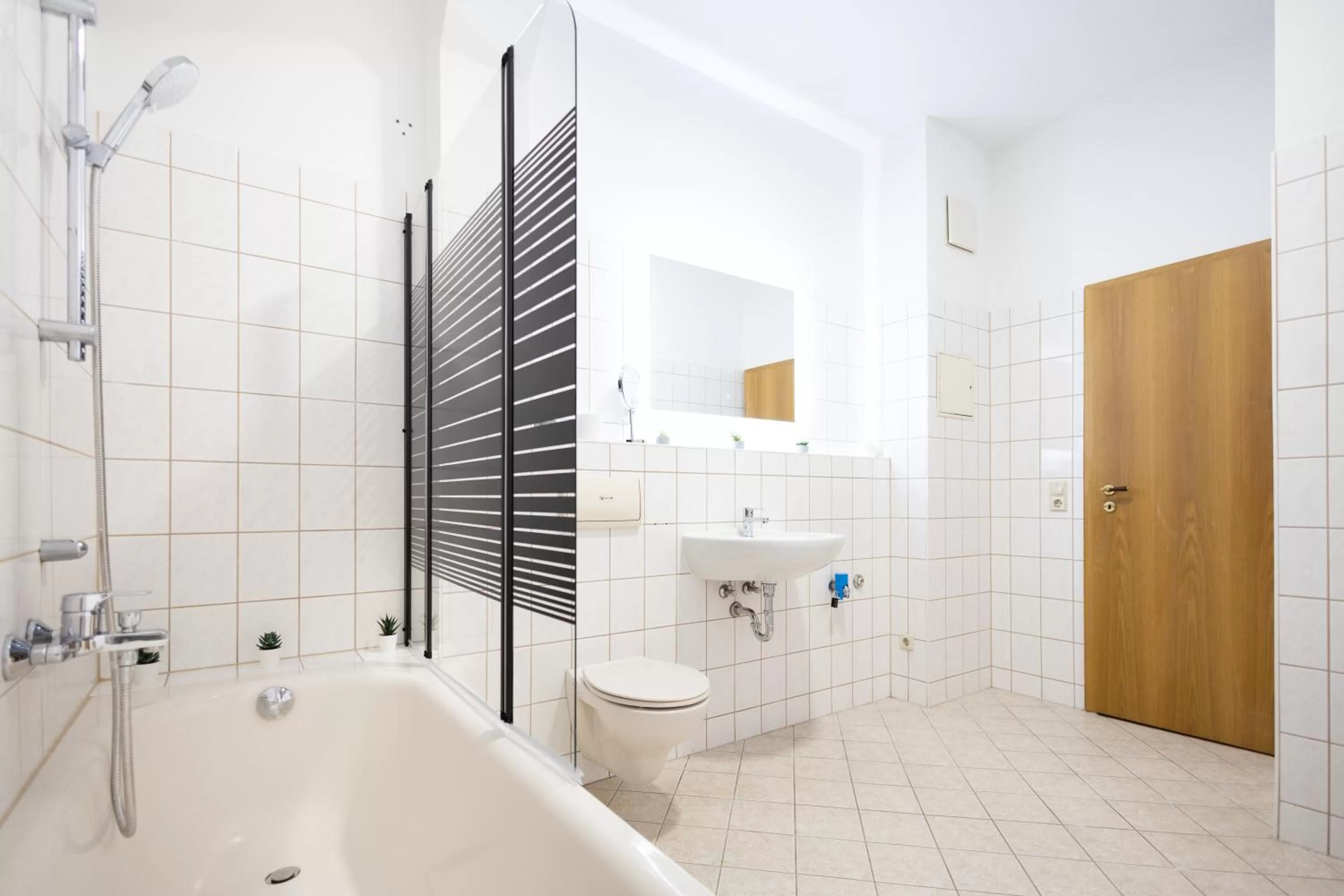 Bathroom in Ko-Living Space an der Oper - Street Art Design Apartments