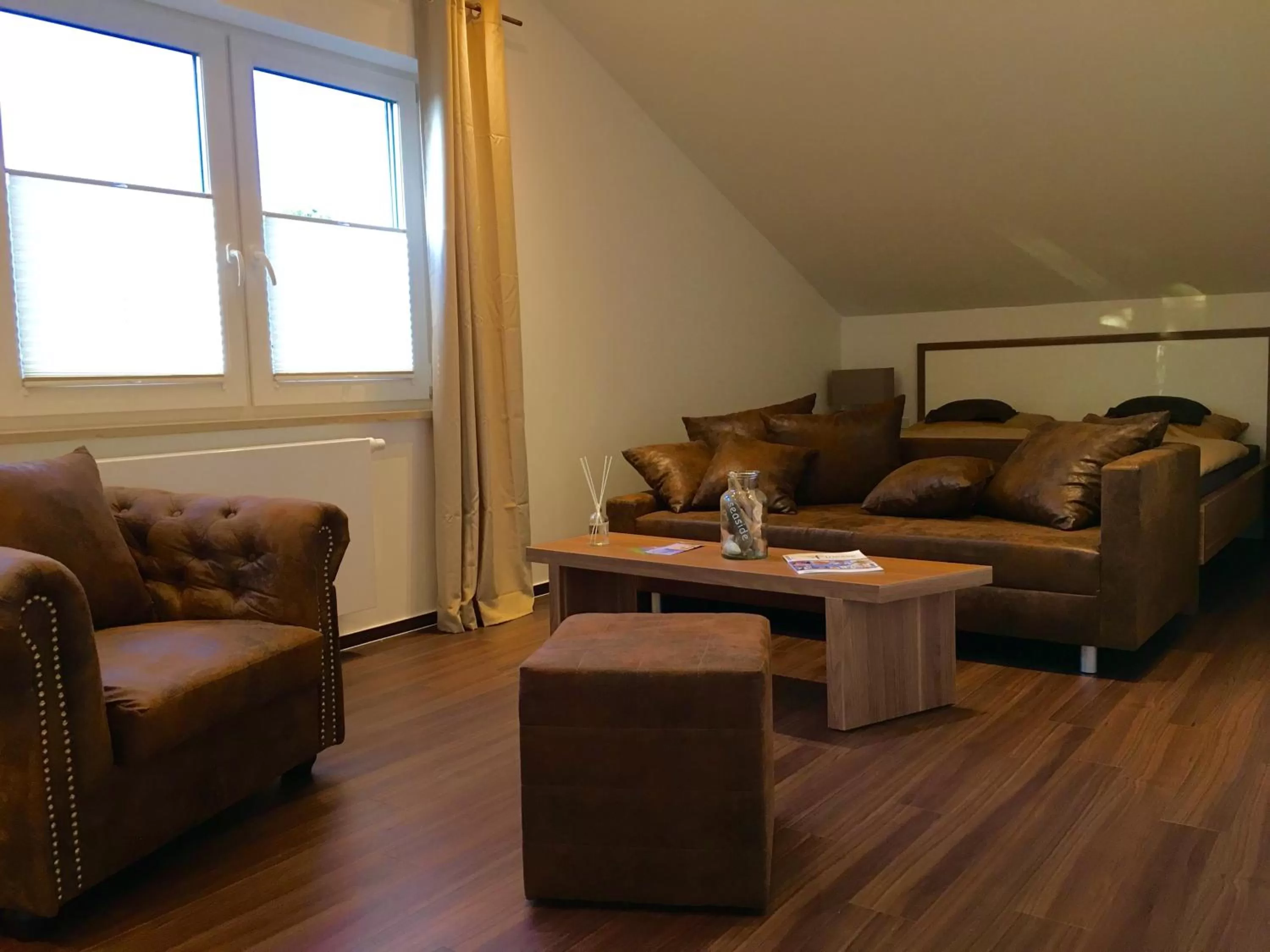 Photo of the whole room in Seaside-Townhouse