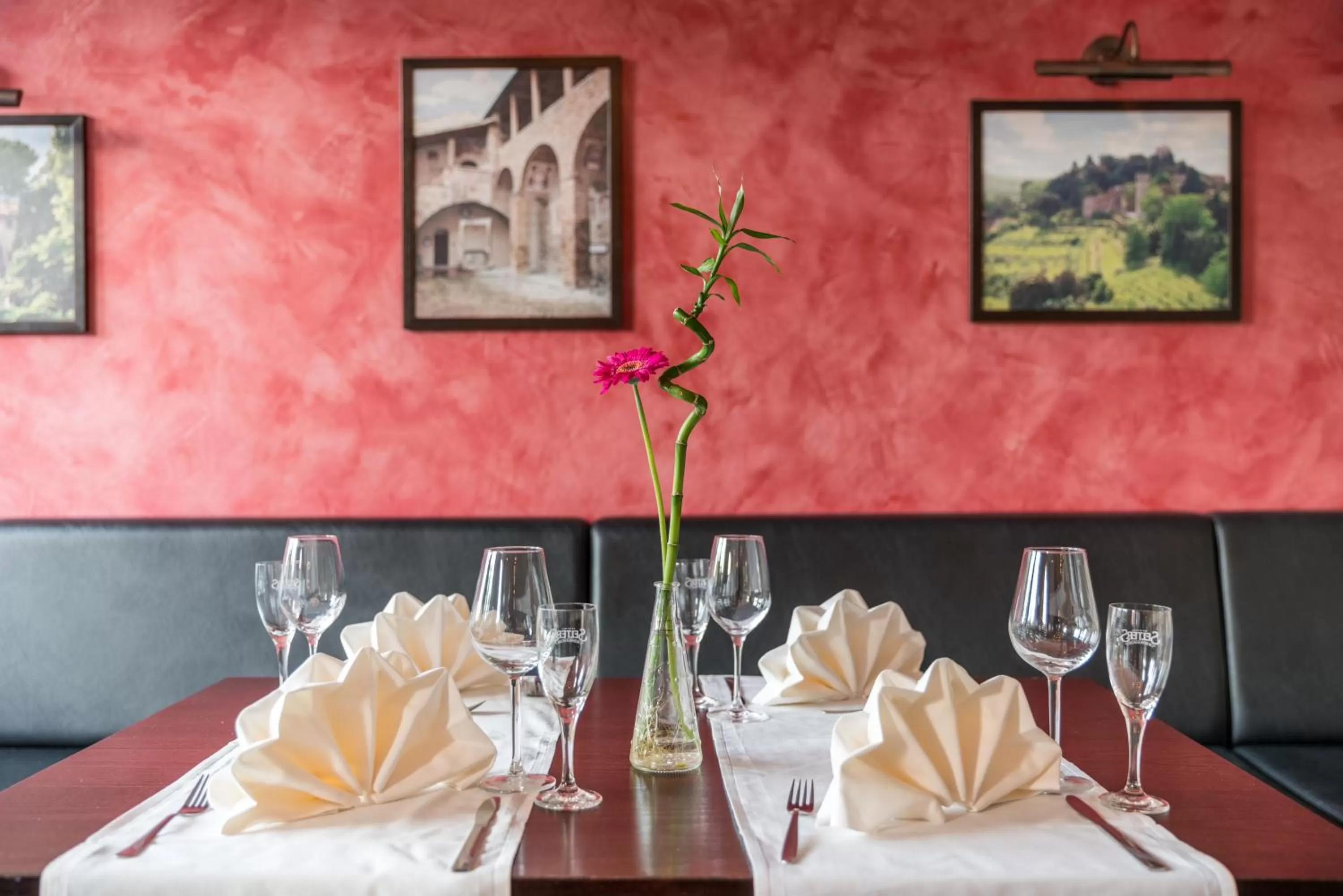 Restaurant/places to eat in AZIMUT Hotel Dresden