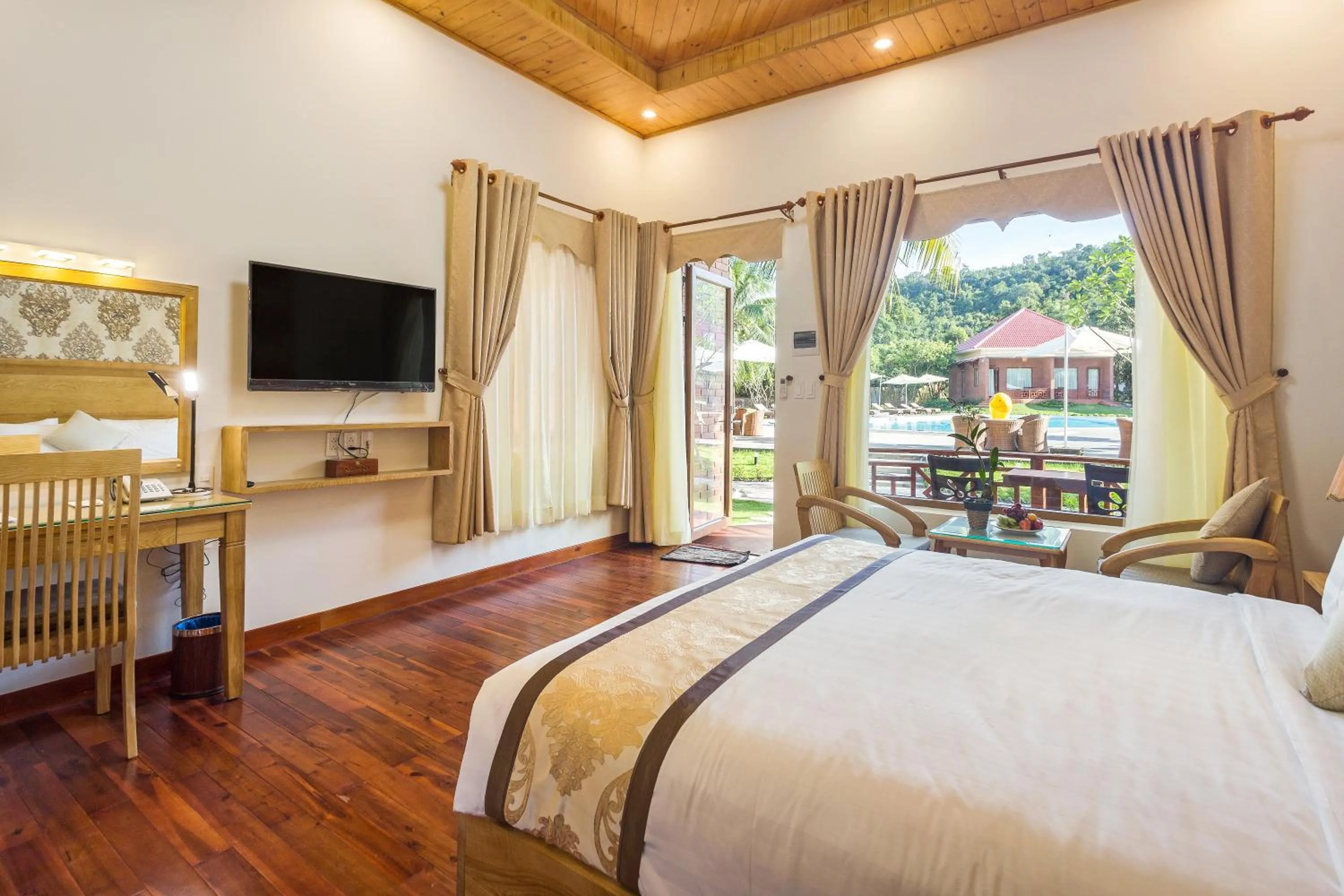 TV and multimedia, Bed in Gold Coast Phu Quoc Beach Resort