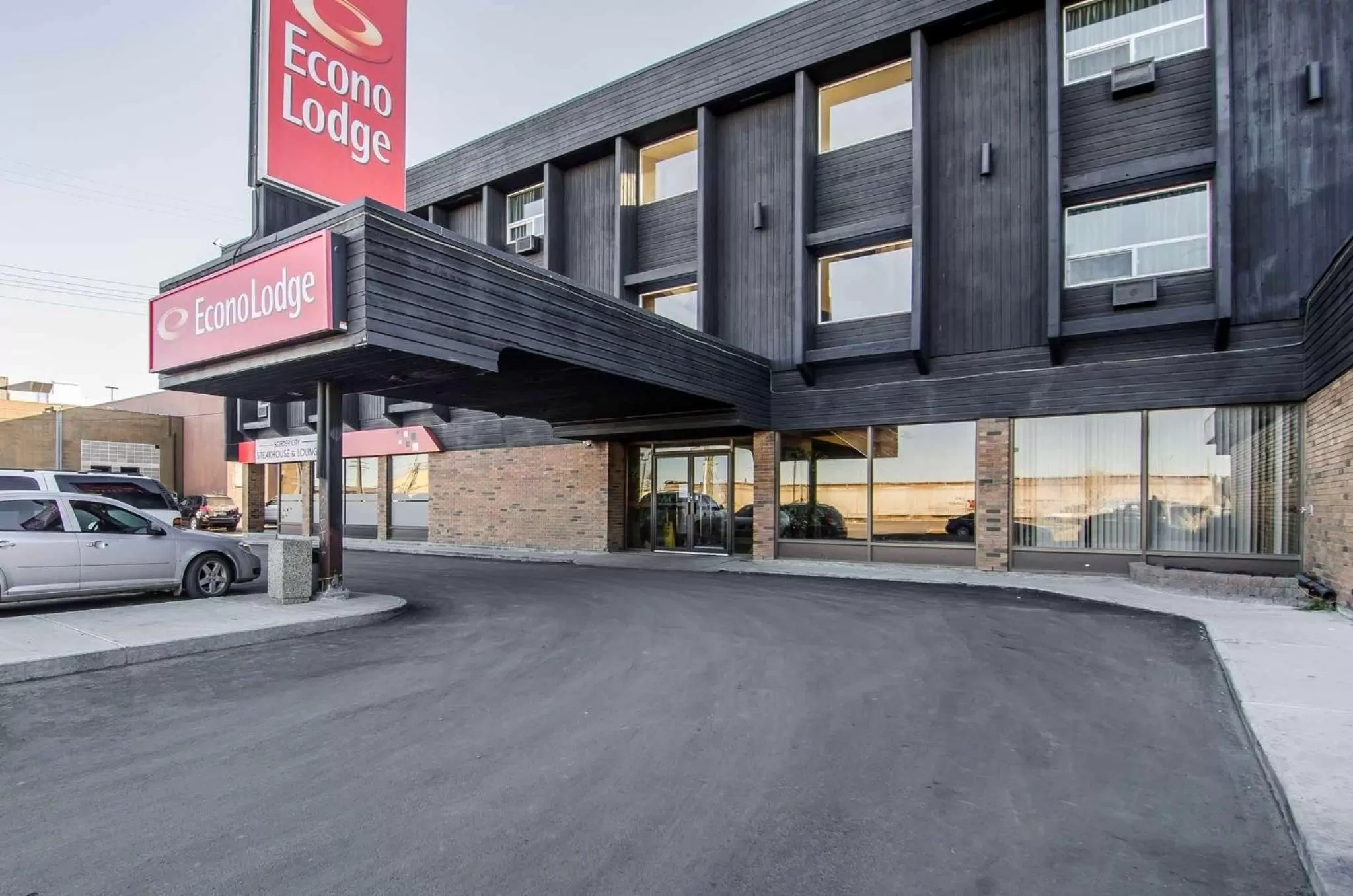 Property building in Econo Lodge Lloydminster