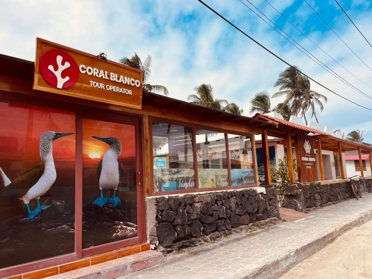 Property Building in Hotel Coral Blanco with high speed internet Starlink