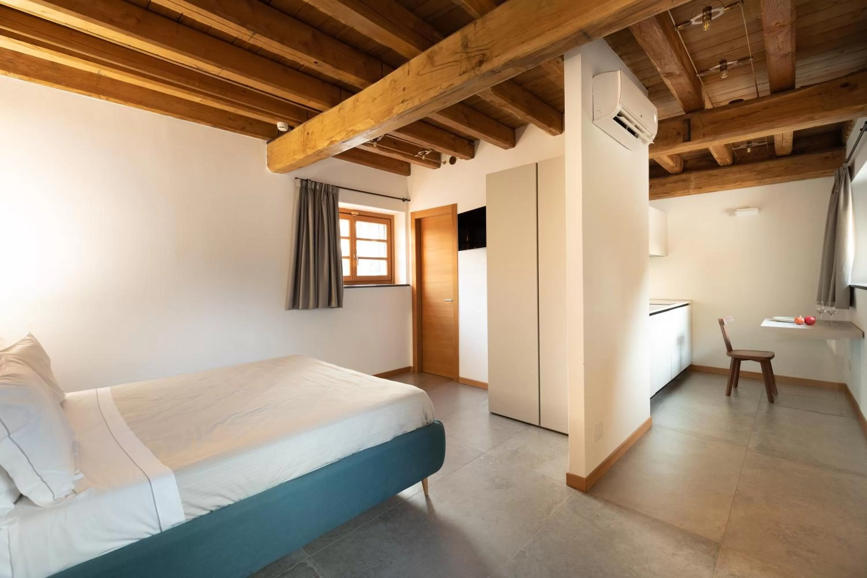 Bedroom, Bed in Antico Borgo Molino 7cento vicino ai Giardini di Ninfa