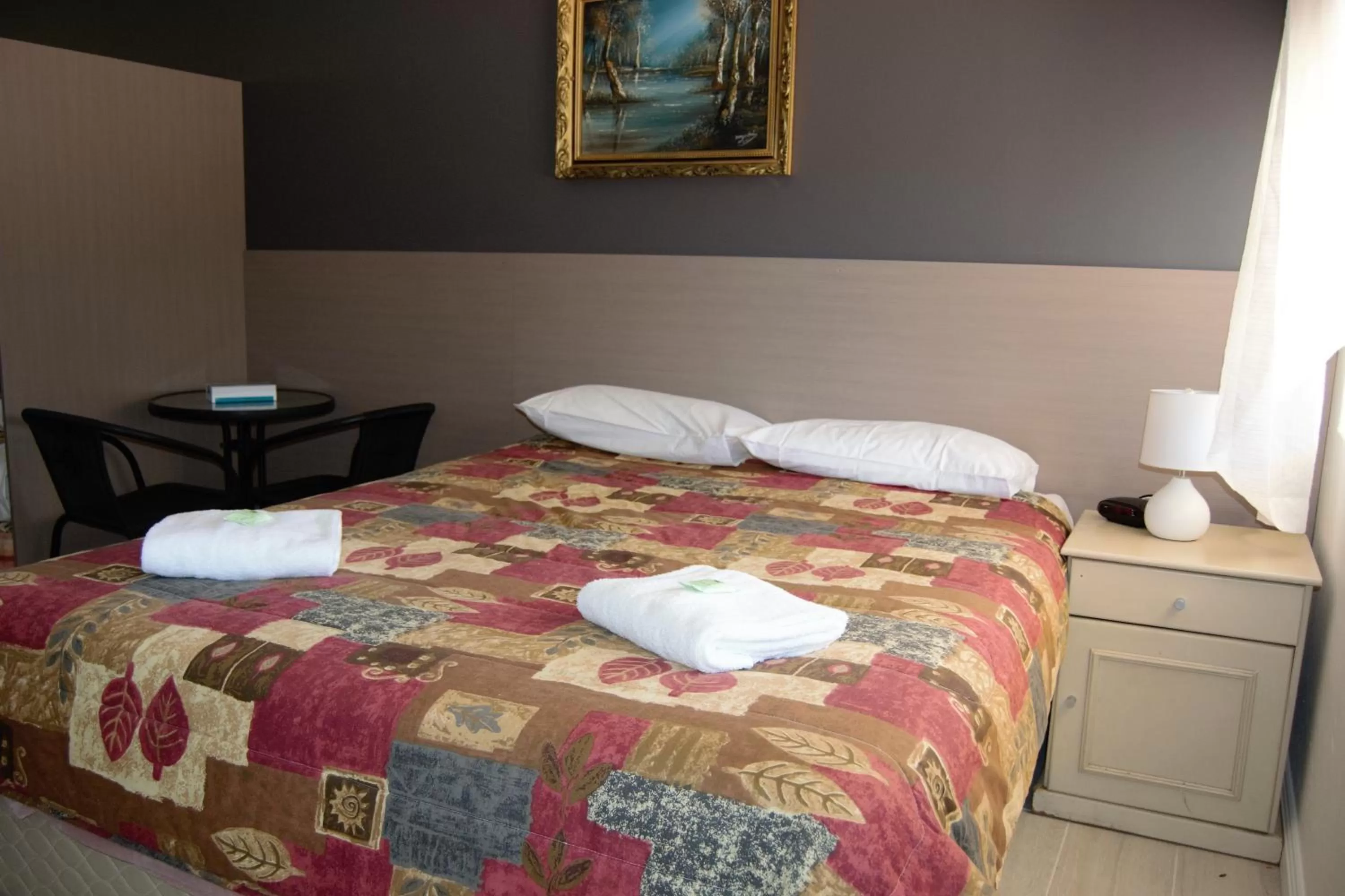 Bed in Civic Motor Inn