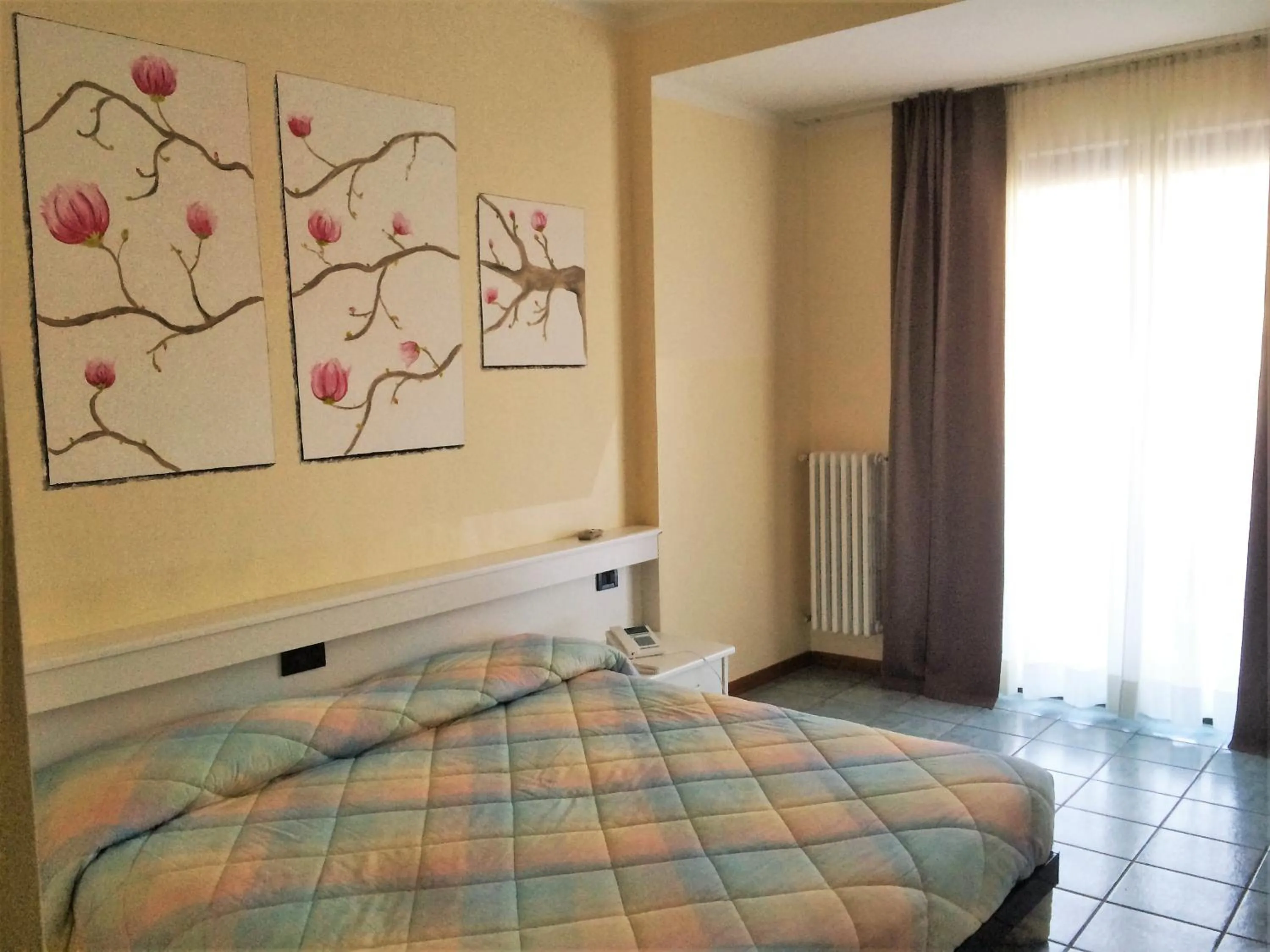Day, Bed in Hotel Stazione sul lago di Iseo