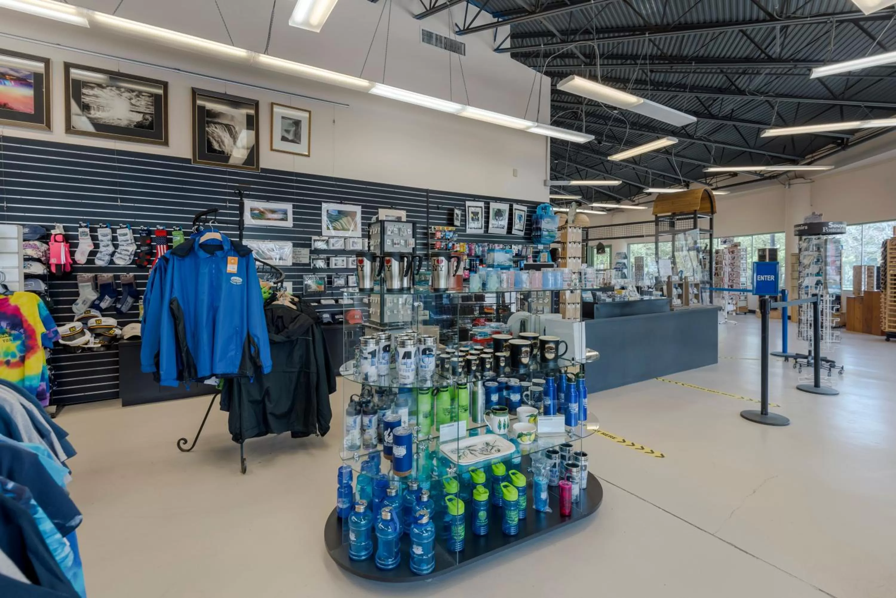 On-site shops in Comfort Inn The Pointe