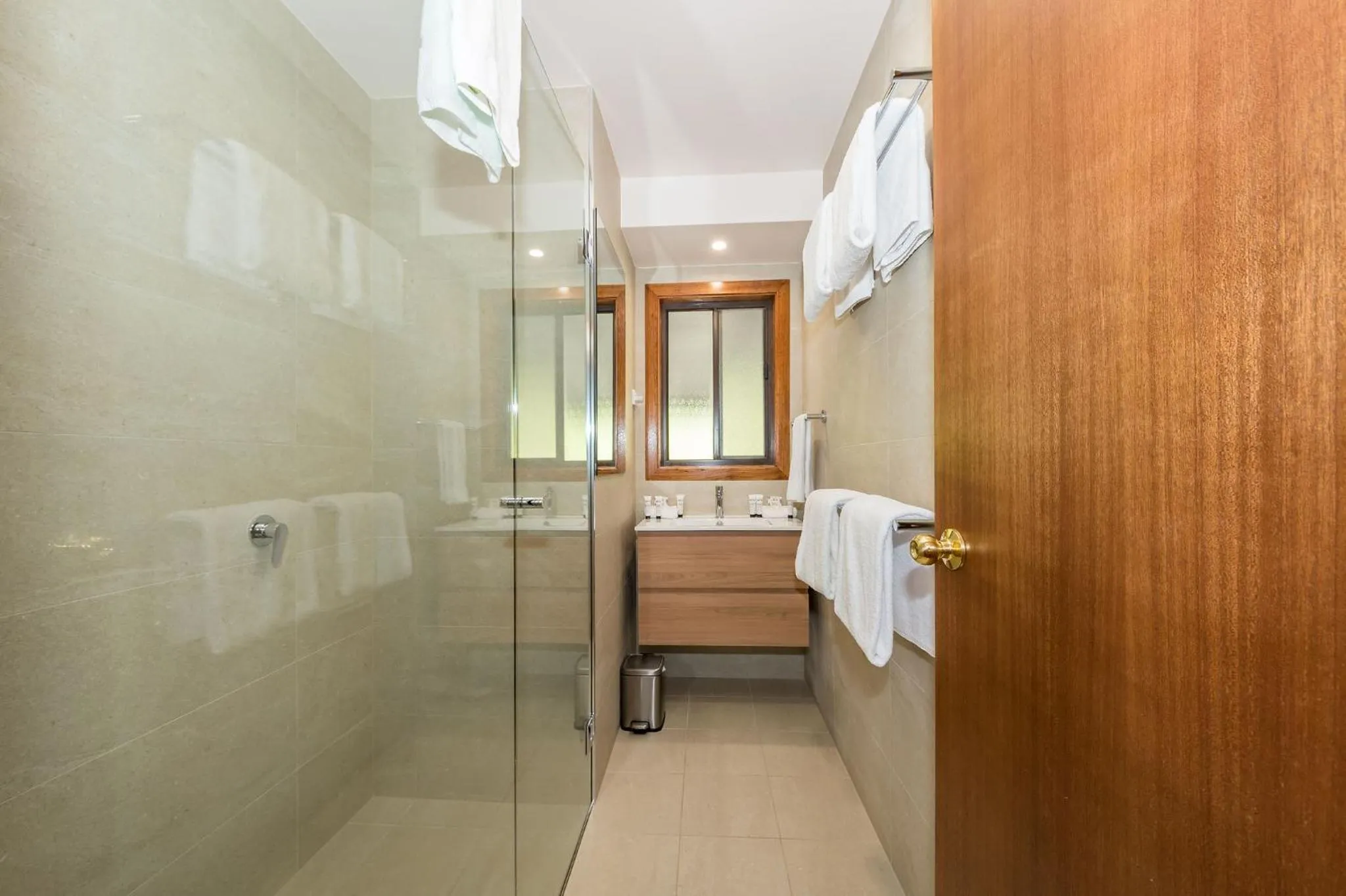 Bathroom, Bed in Clarendon Forest Retreat