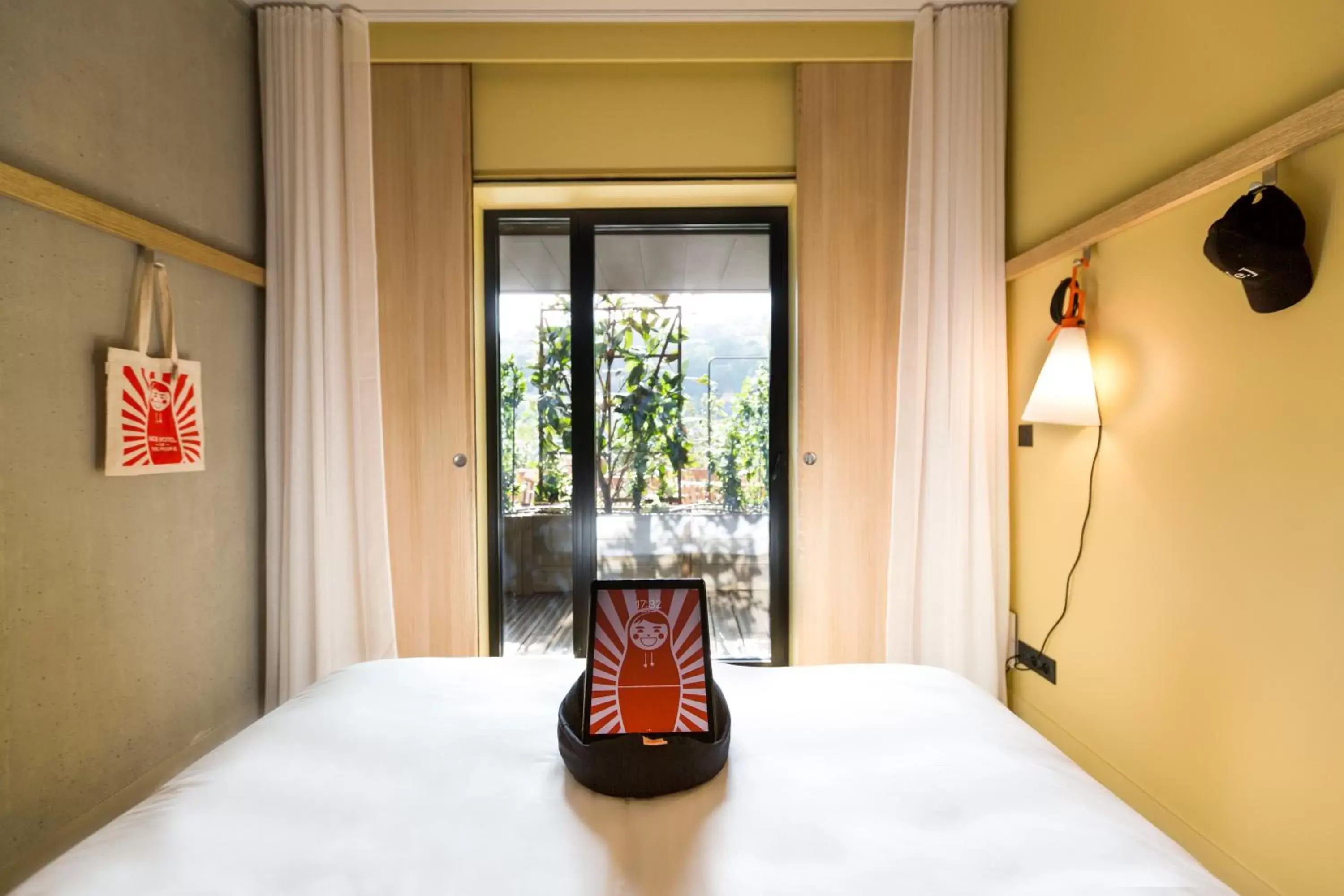 Standard Double Room with Terrace & River View in MOB HOTEL Lyon Confluence Standard Double Room with Terrace & River View in MOB HOTEL Lyon Confluence