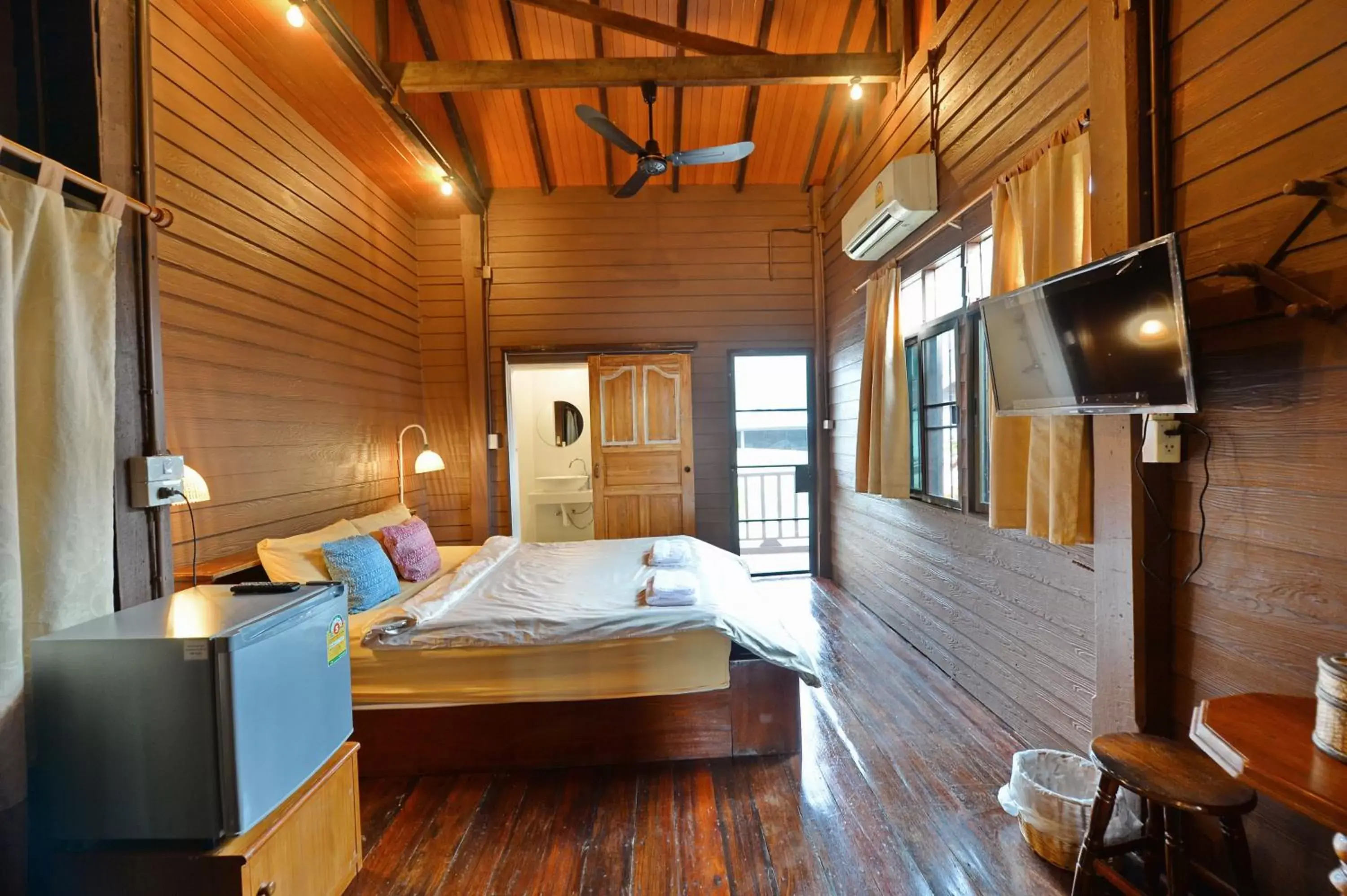 Deluxe Double Room with Balcony in Huan Kawin Est.58 Lanna Home & Collection Deluxe Double Room with Balcony in Huan Kawin Est.58 Lanna Home & Collection