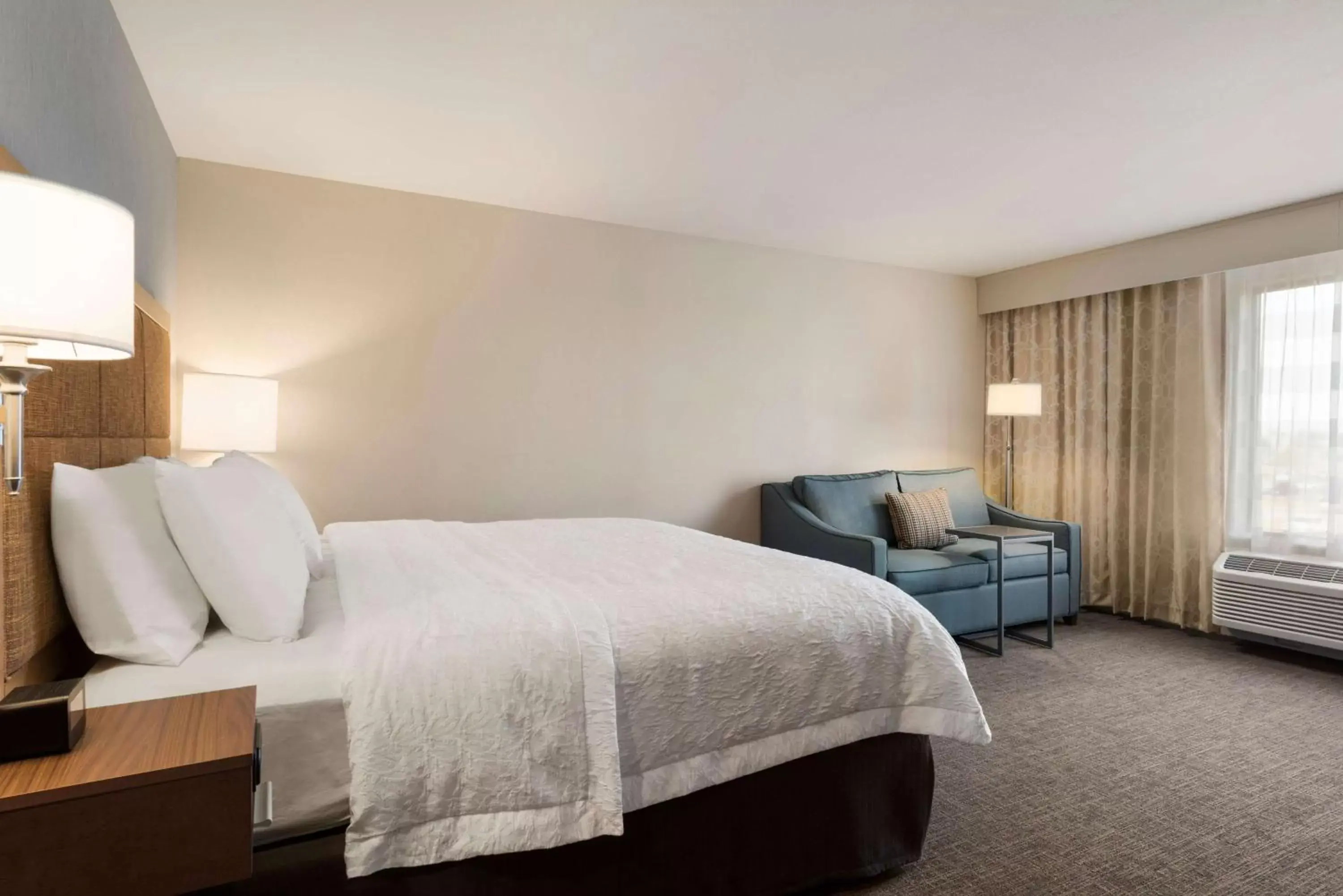 King Room with Sofa Bed - Non-Smoking in Hampton Inn Lincoln Airport, Ne King Room with Sofa Bed - Non-Smoking in Hampton Inn Lincoln Airport, Ne