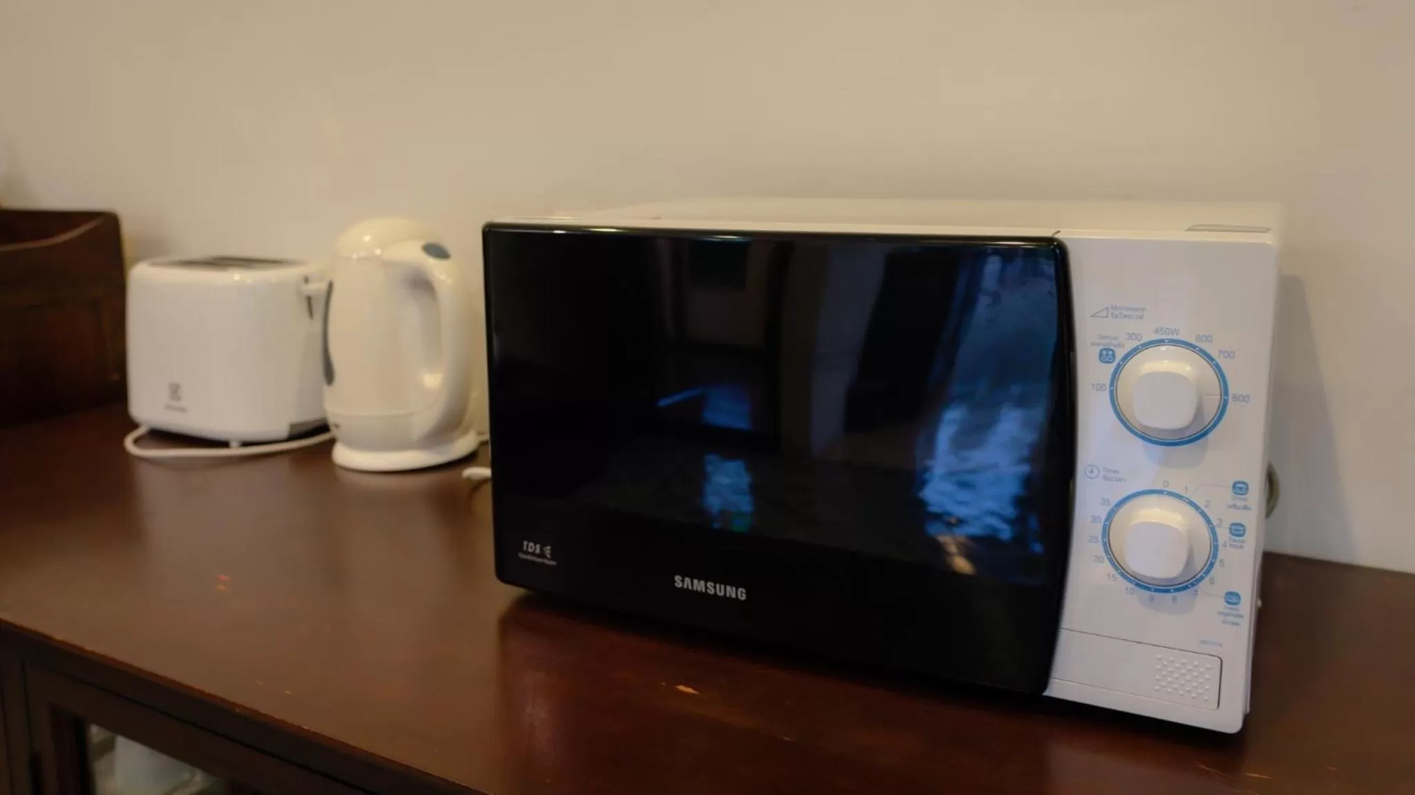 Coffee/tea facilities, TV/Entertainment Center in Cheva Gallery Boutique Hotel