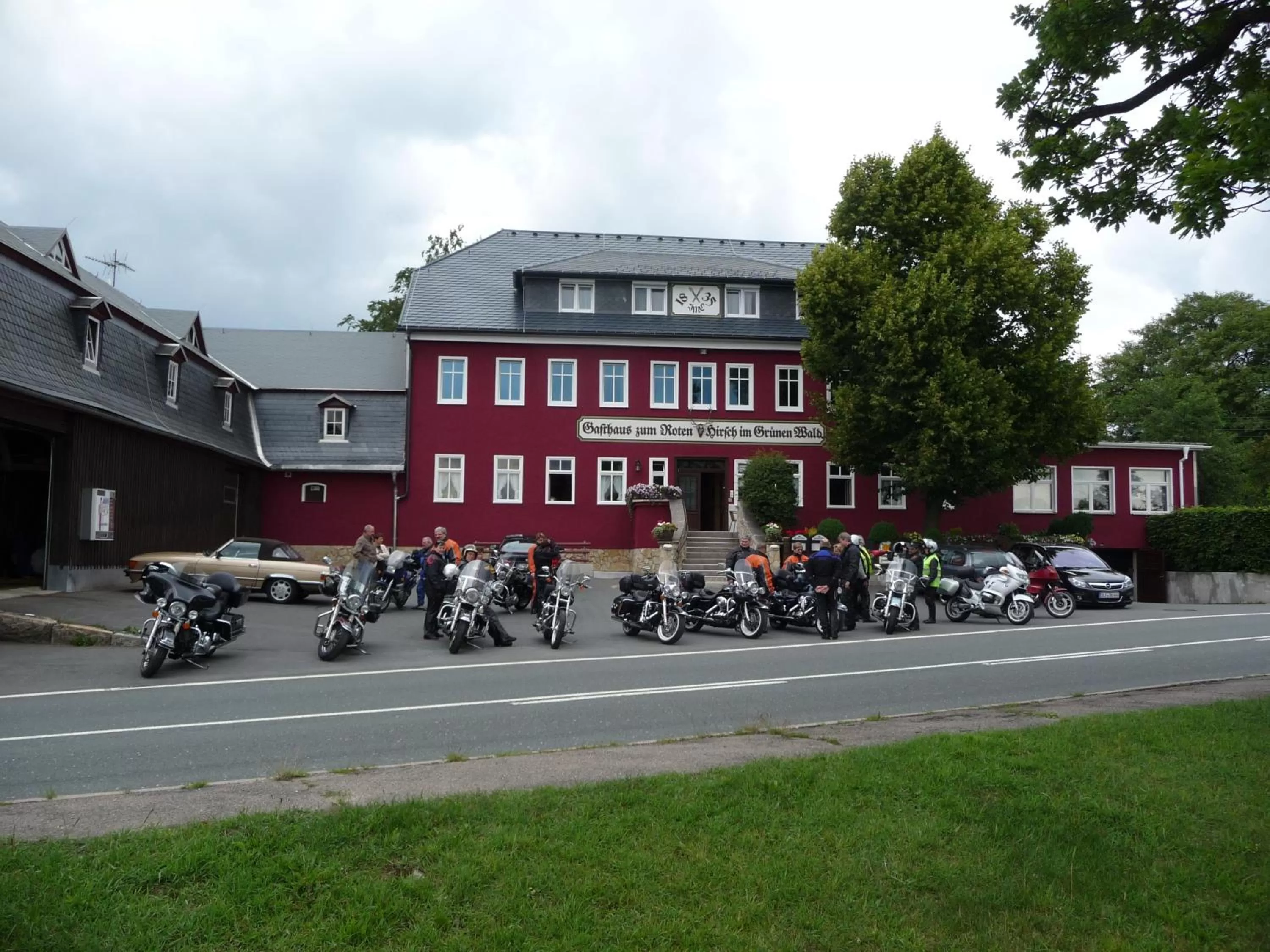 Facade/entrance, Property Building in Zum Roten Hirsch im Grünen Wald