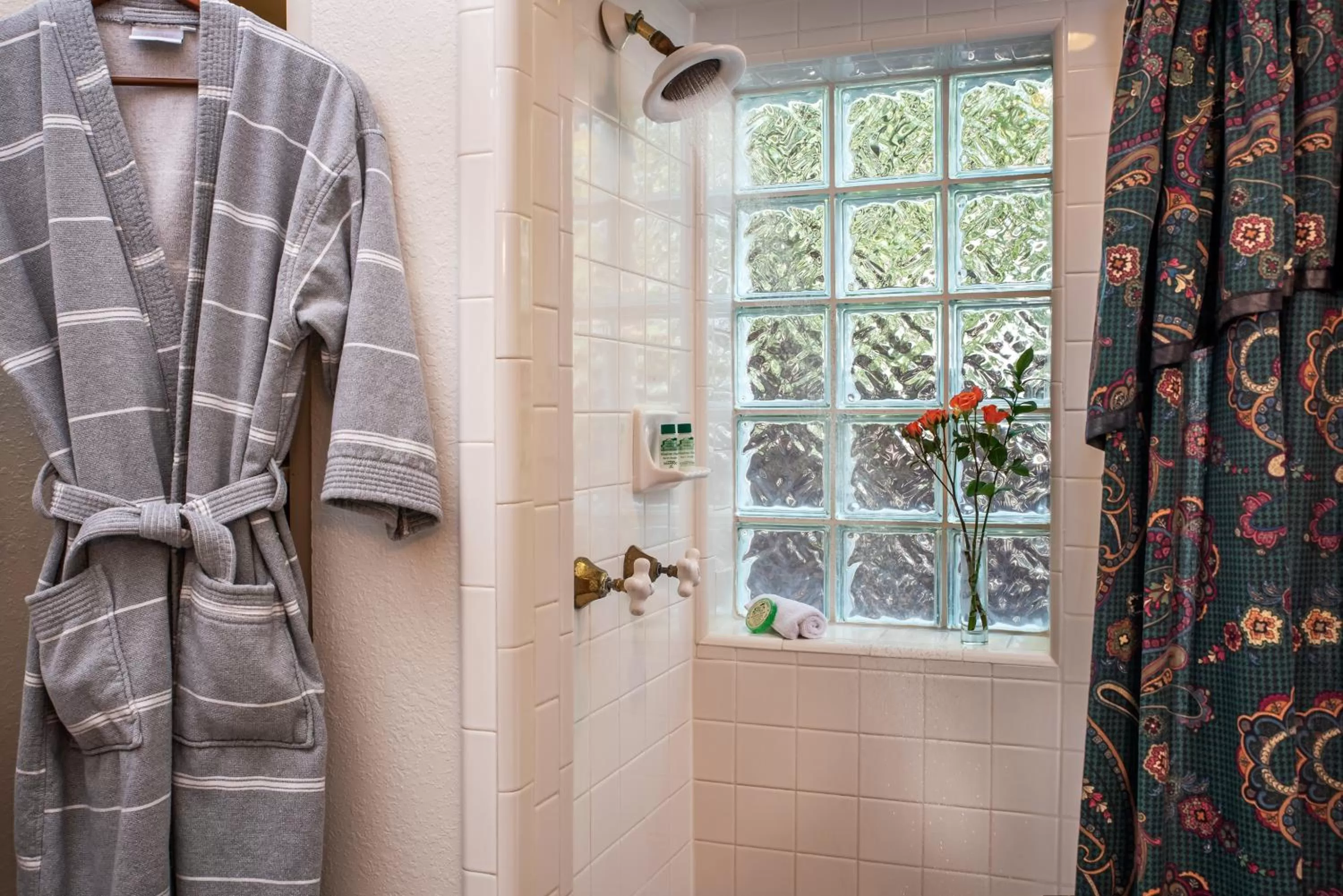 Shower in Woodrow House Bed & Breakfast