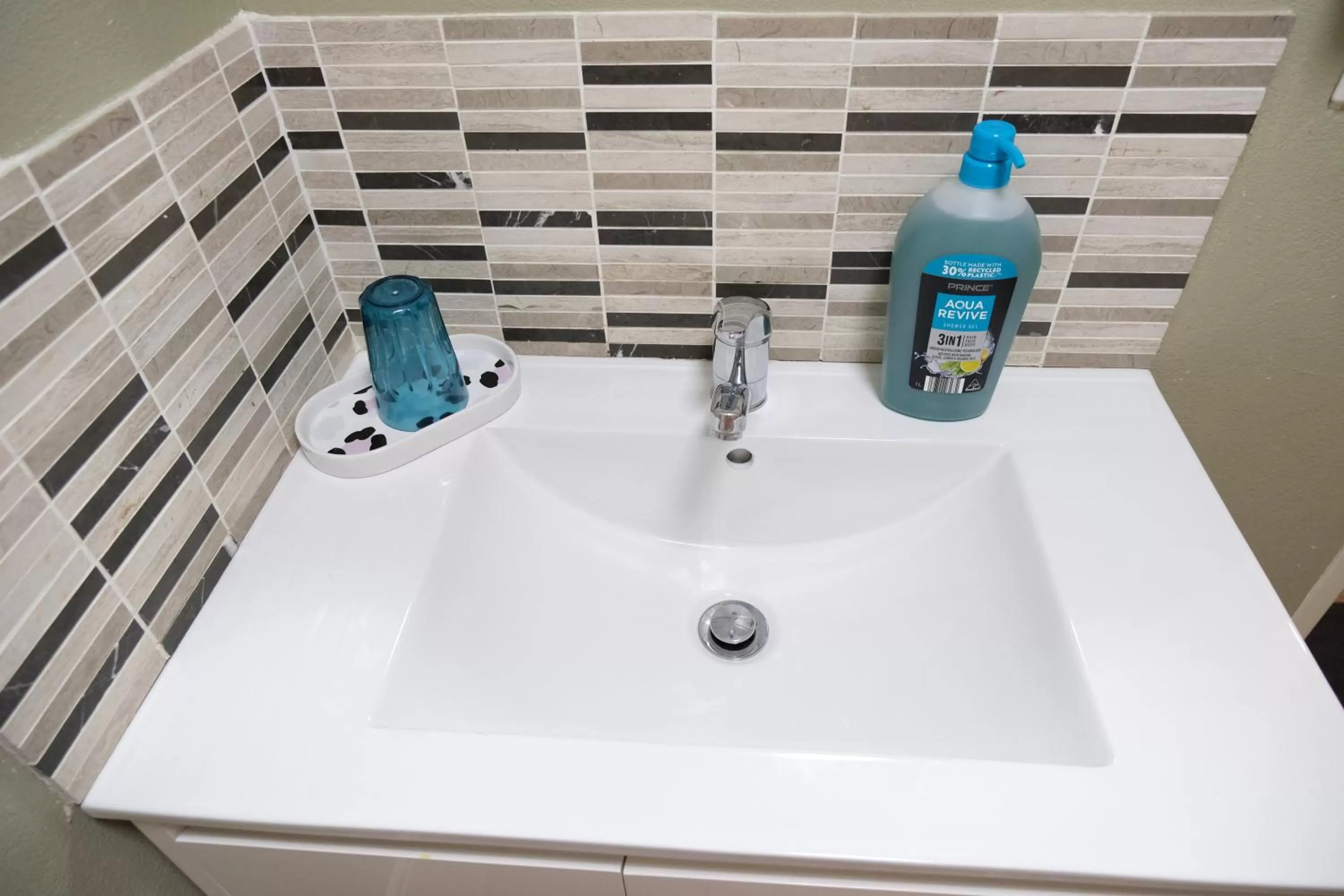 Bathroom in Sapphire Palms Motel