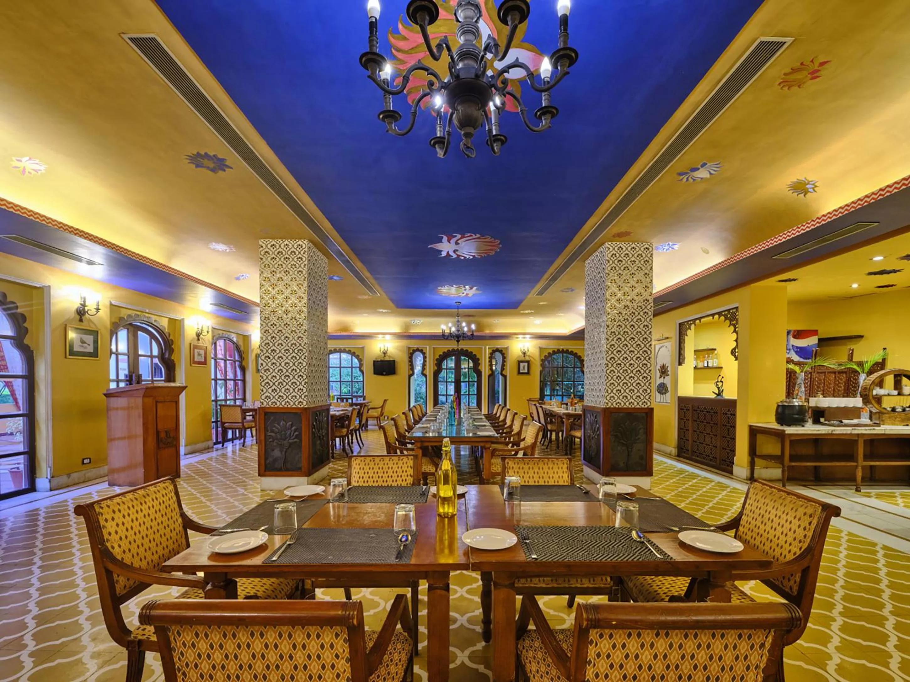 Restaurant/places to eat in jüSTa Rajputana Resort & Convention Centre, Udaipur
