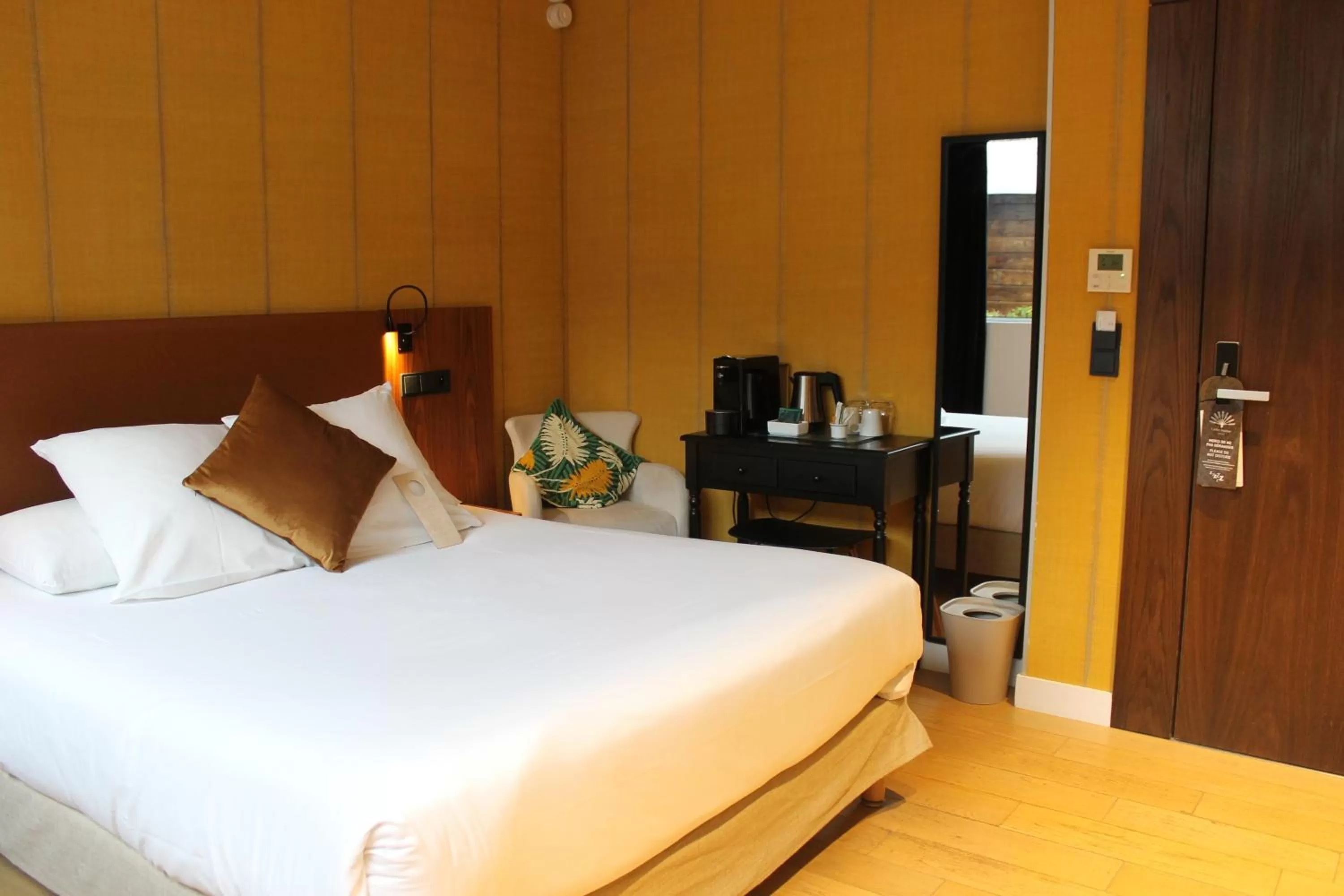 Photo of the whole room, Bed in Hotel L'Arbre Voyageur - LILLE