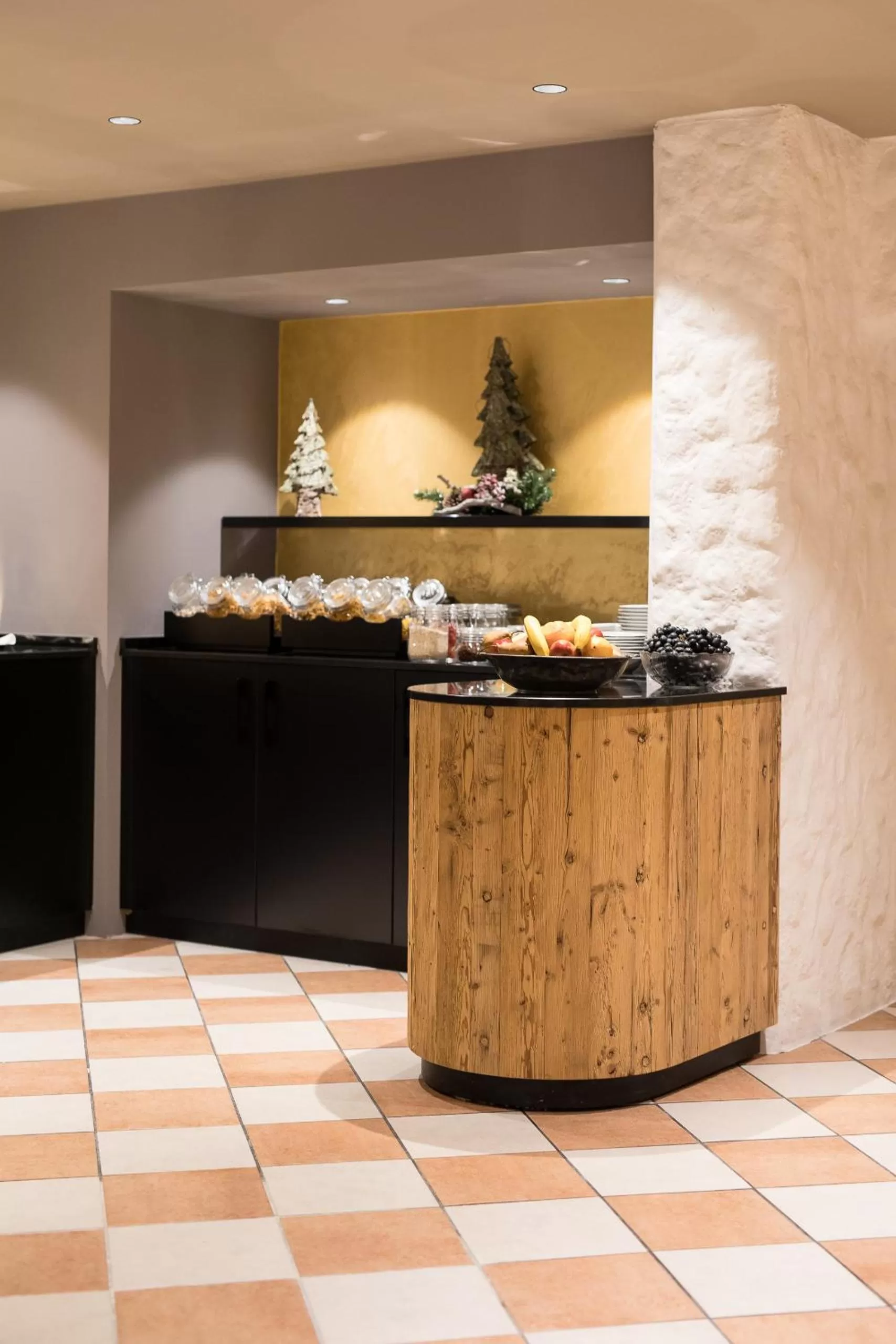 Buffet breakfast in Alpenhotel Tirolerhof