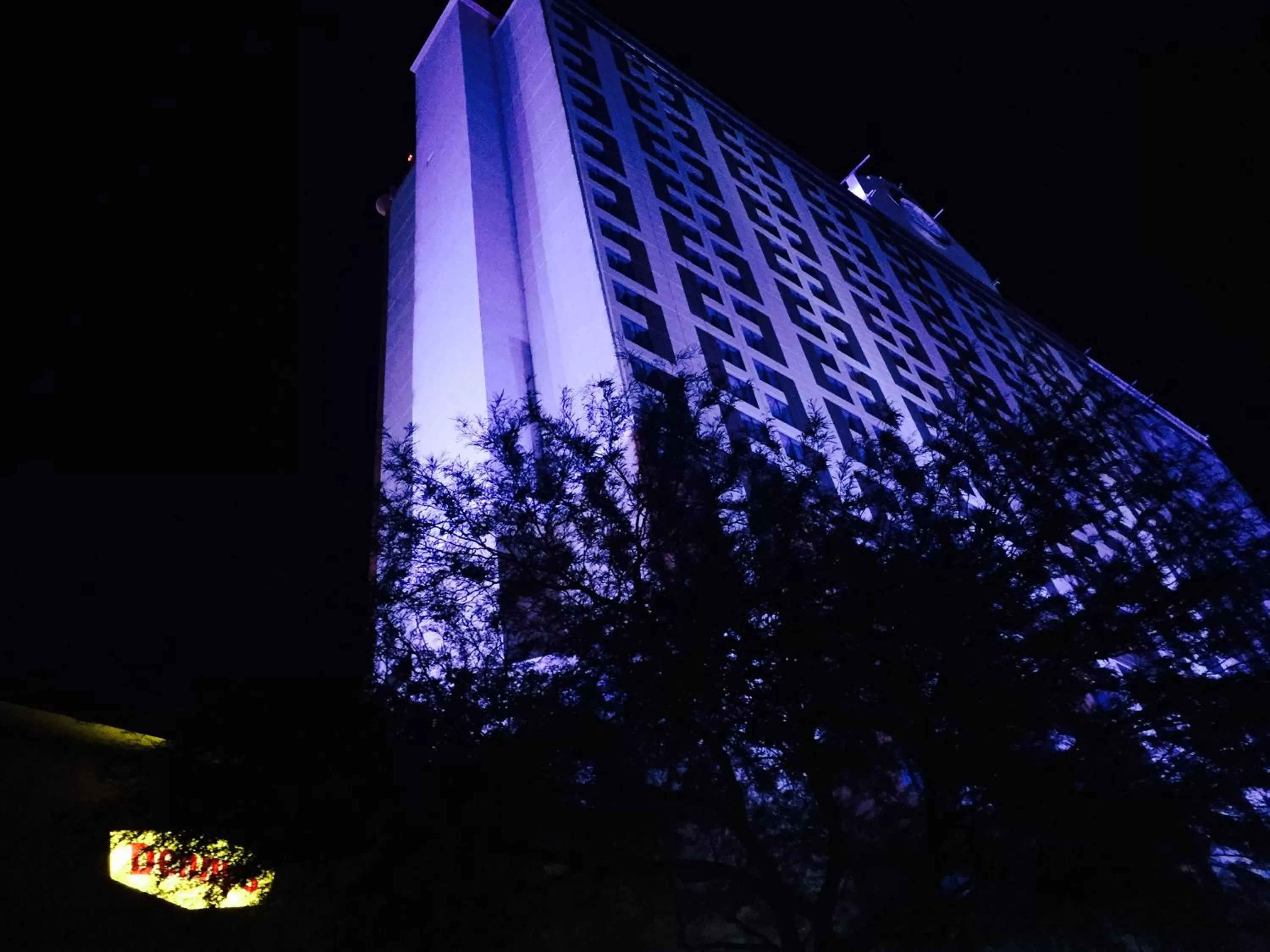Facade/entrance in Laughlin River Lodge