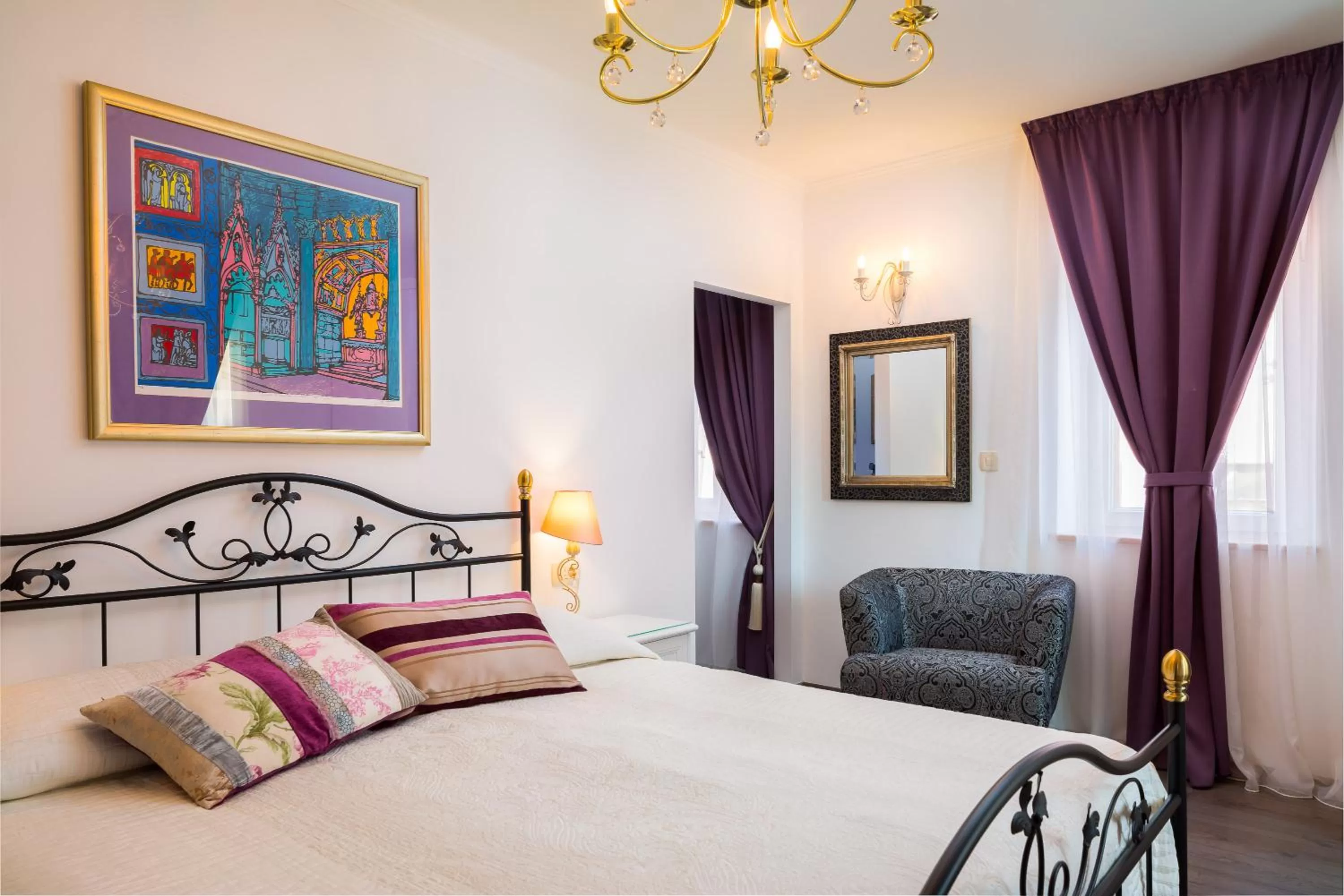 Bed in Romantic Luxury Rooms