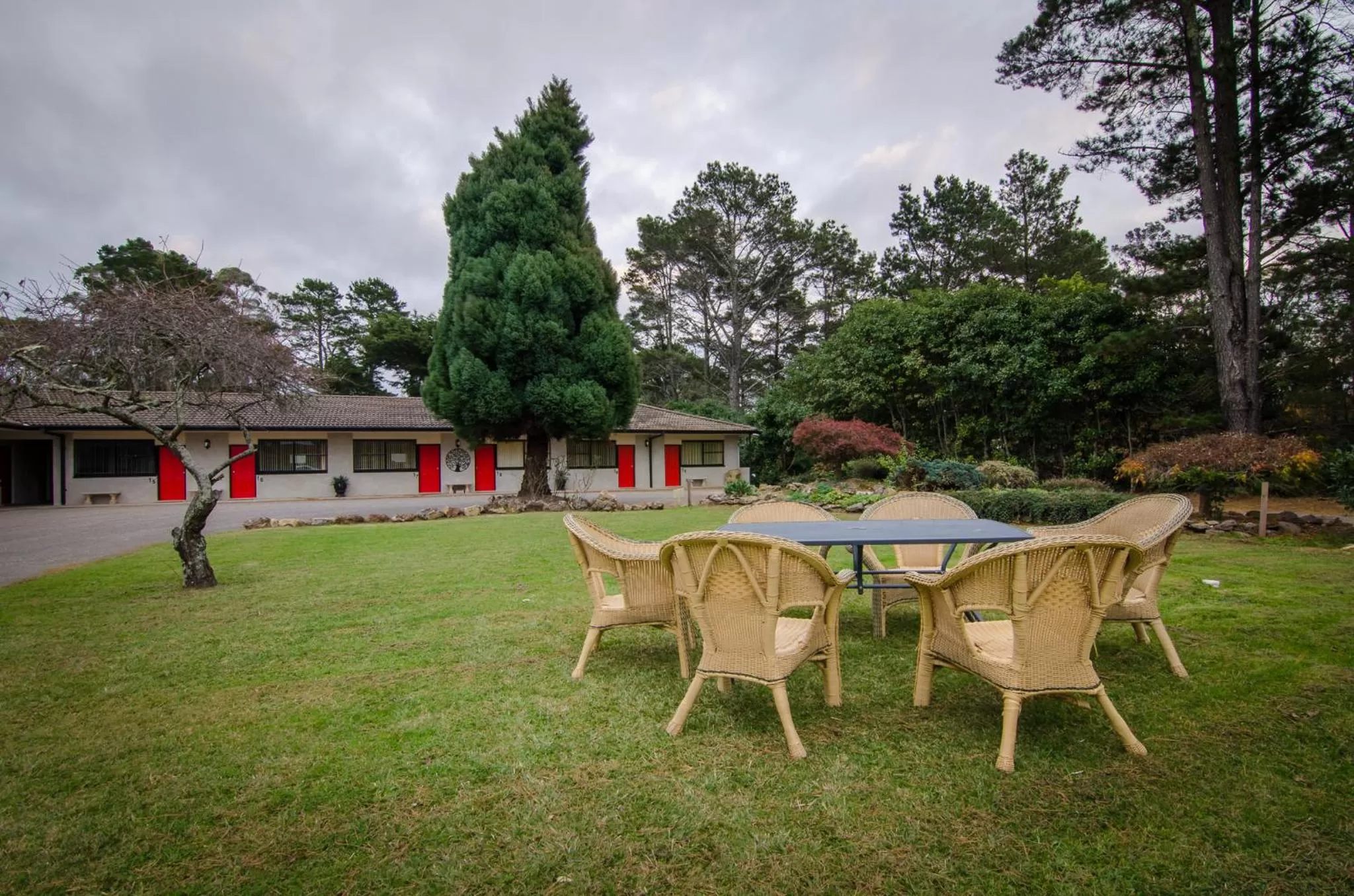 Patio in Bundanoon Country Inn Motel