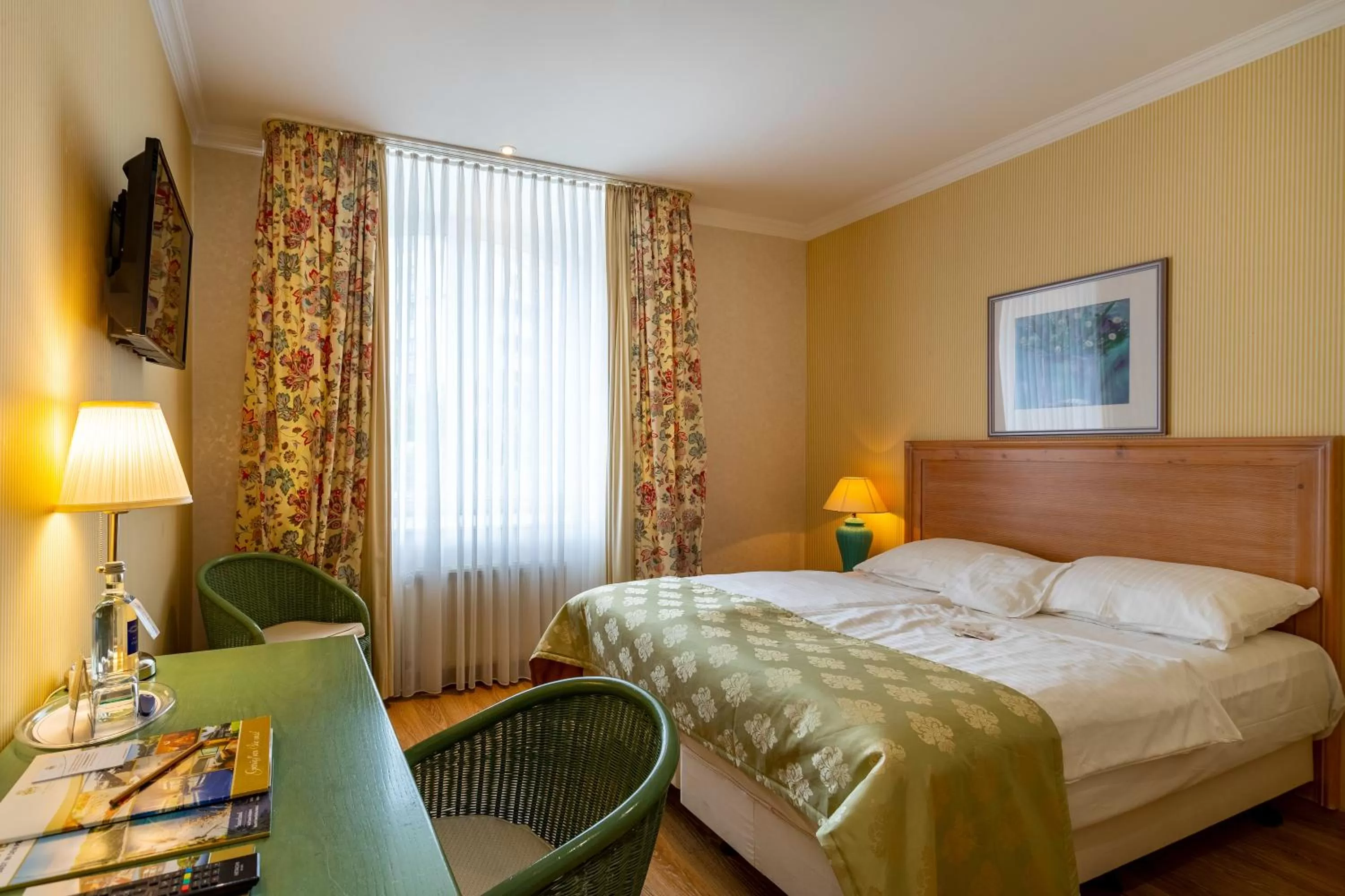 Photo of the whole room, Bed in Hotel Am Mühlenteich