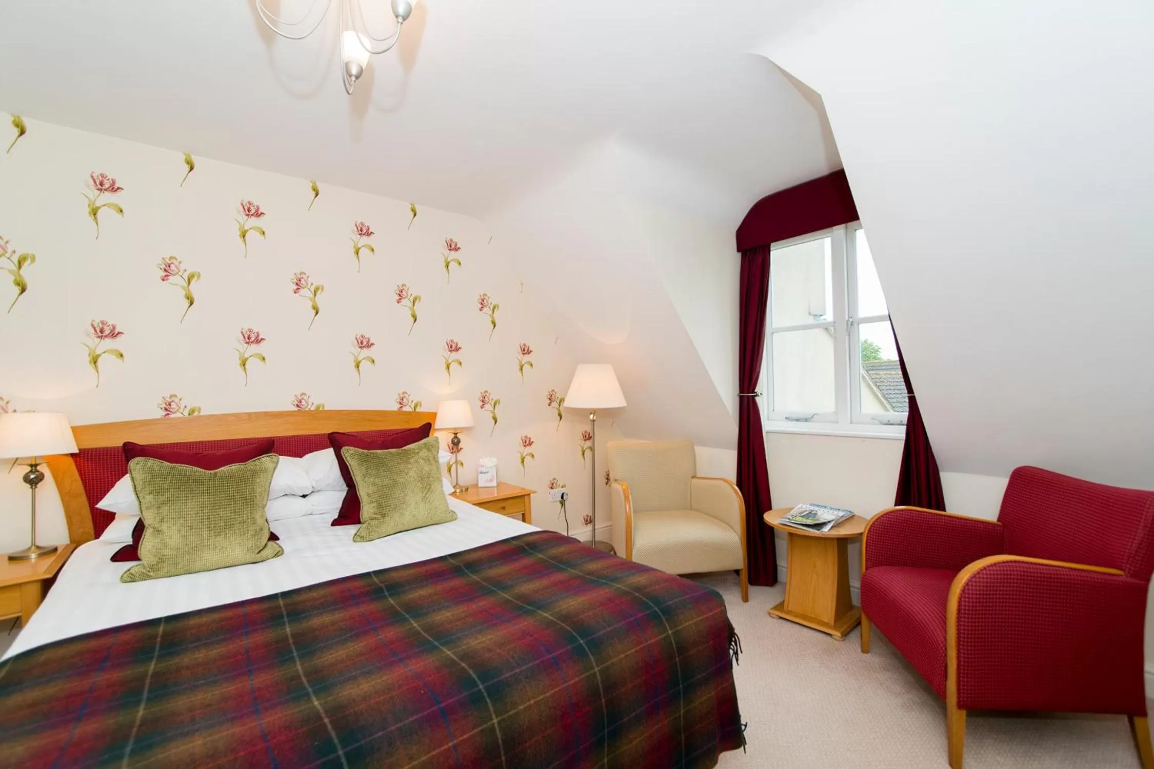 Photo of the whole room, Bed in Three Ways House Hotel