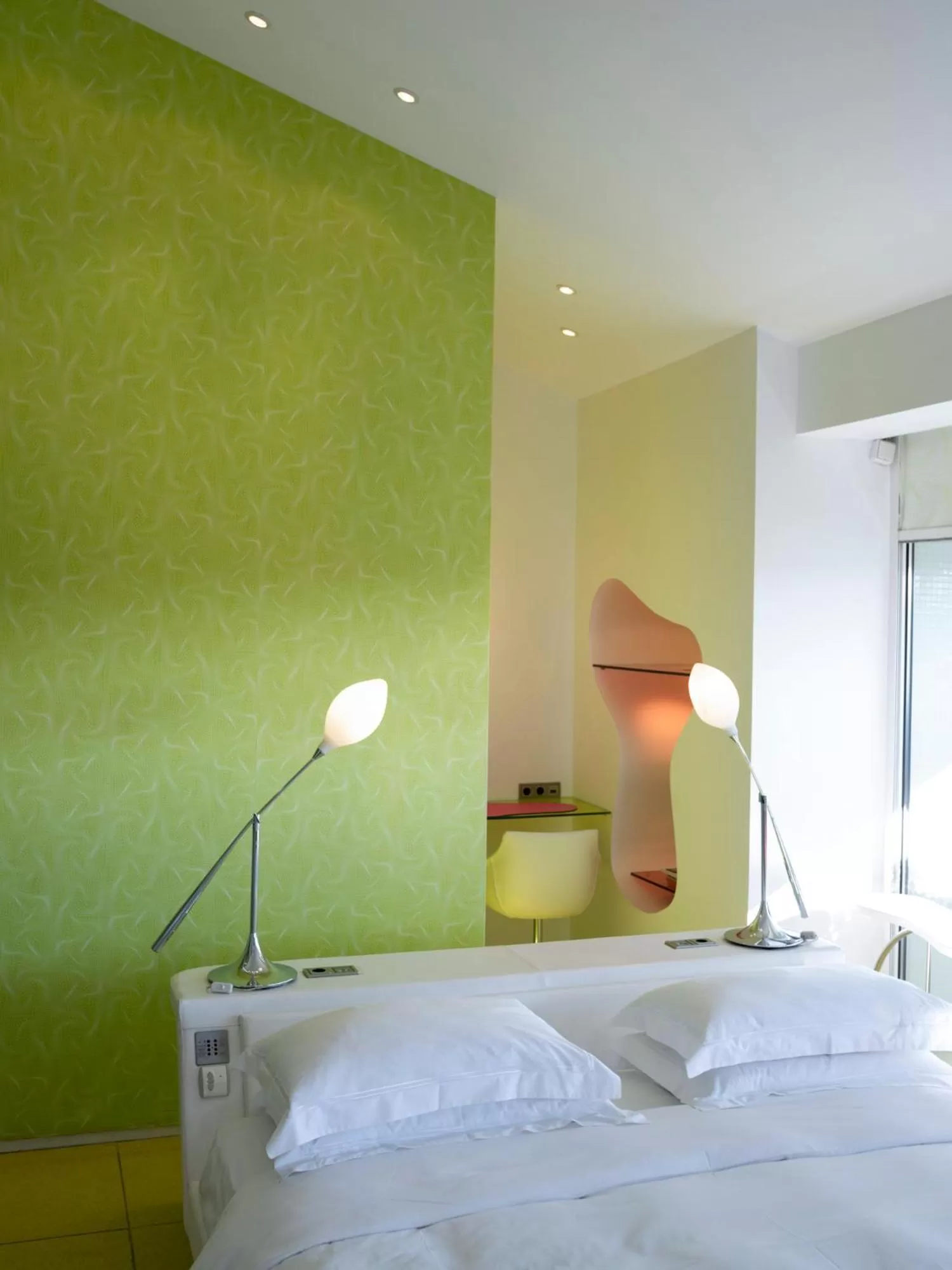 Photo of the whole room, Bed in Semiramis