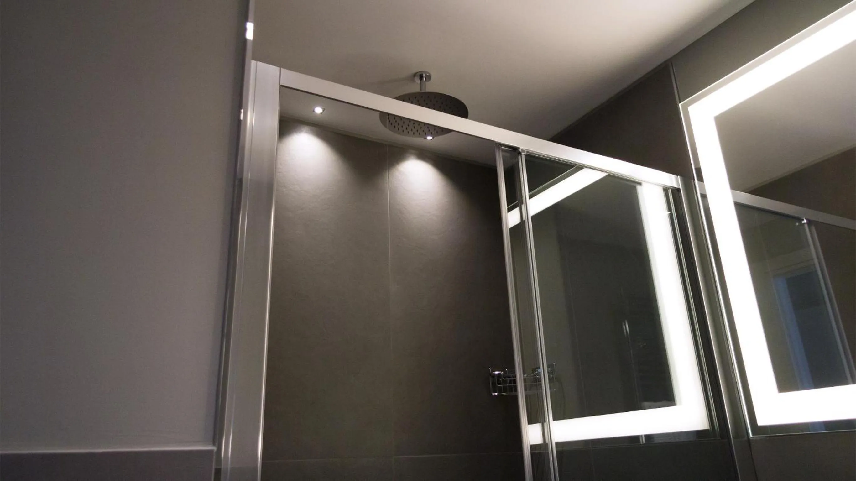 Shower in G Hotel Pescara