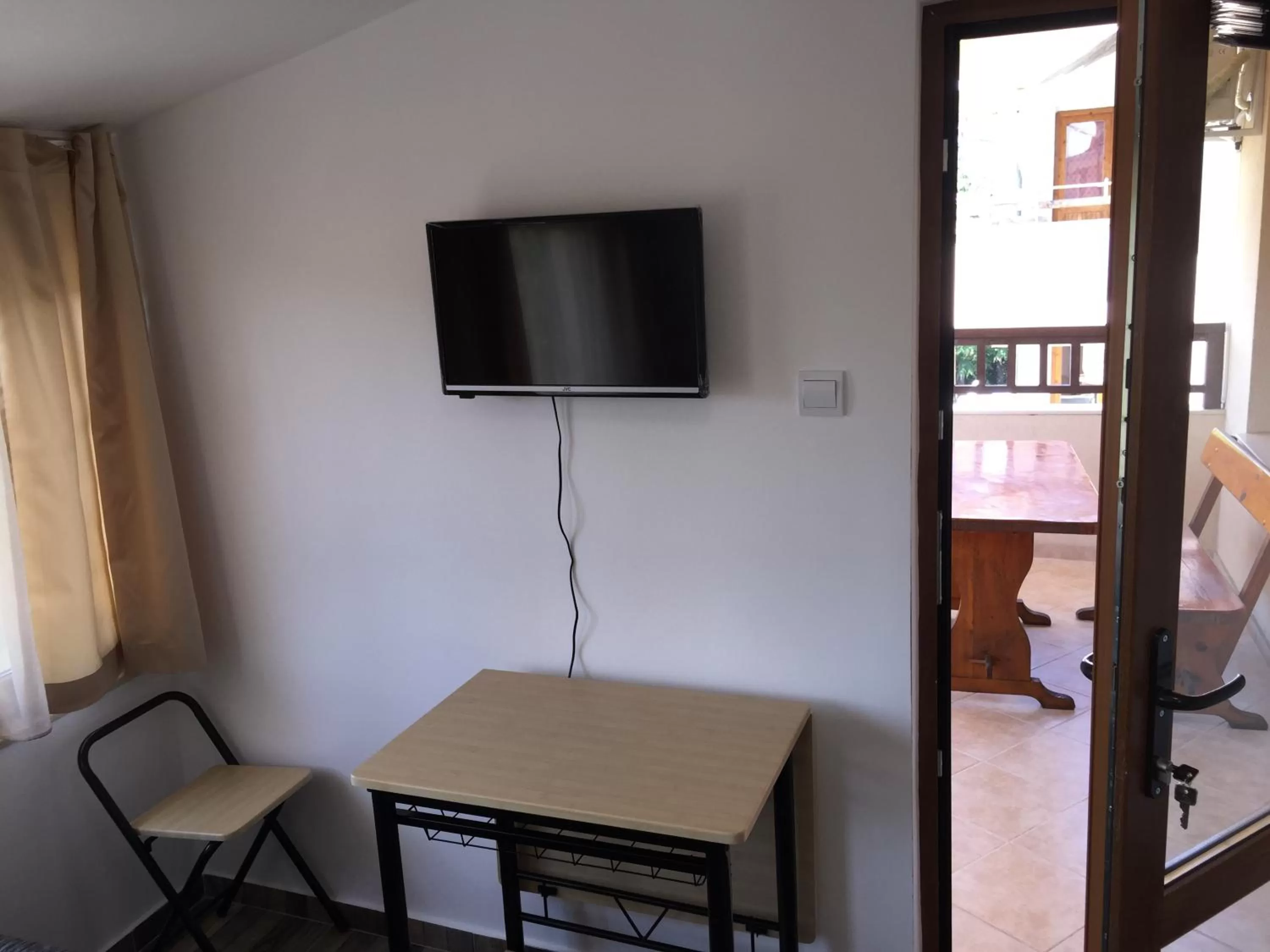 TV/Entertainment Center in Family Hotel Malibu