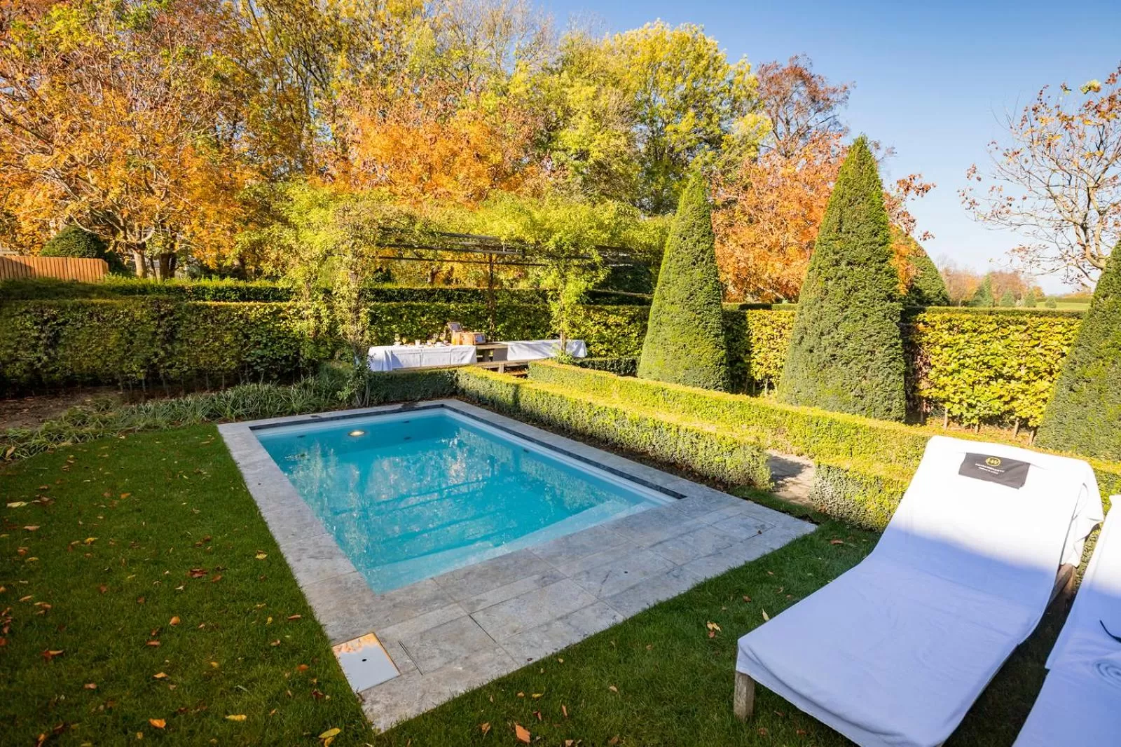 Pool view in Landgoed Kasteel de Hoogenweerth
