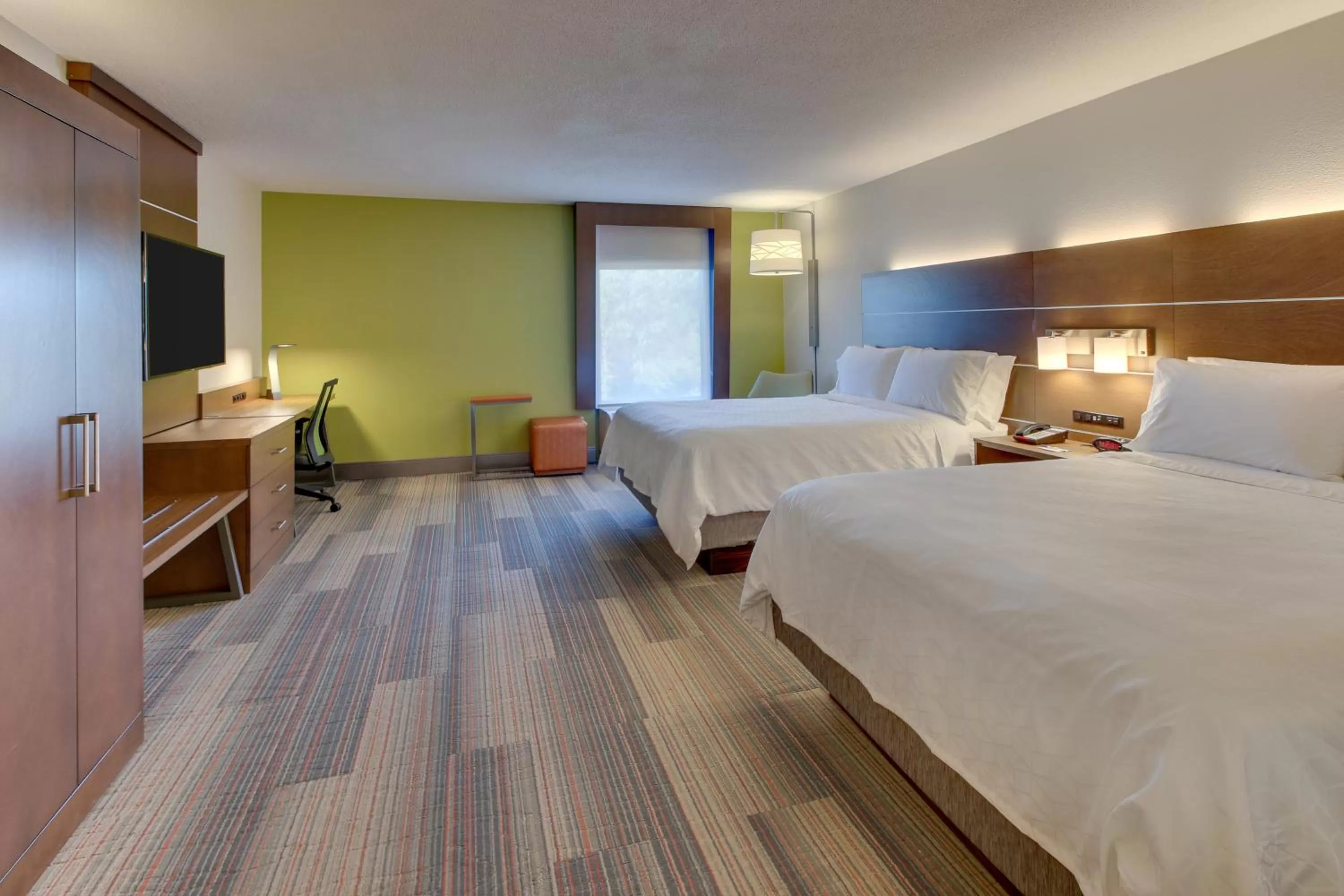 Photo of the whole room, Bed in Holiday Inn Express & Suites Atlanta Perimeter Mall Hotel by IHG