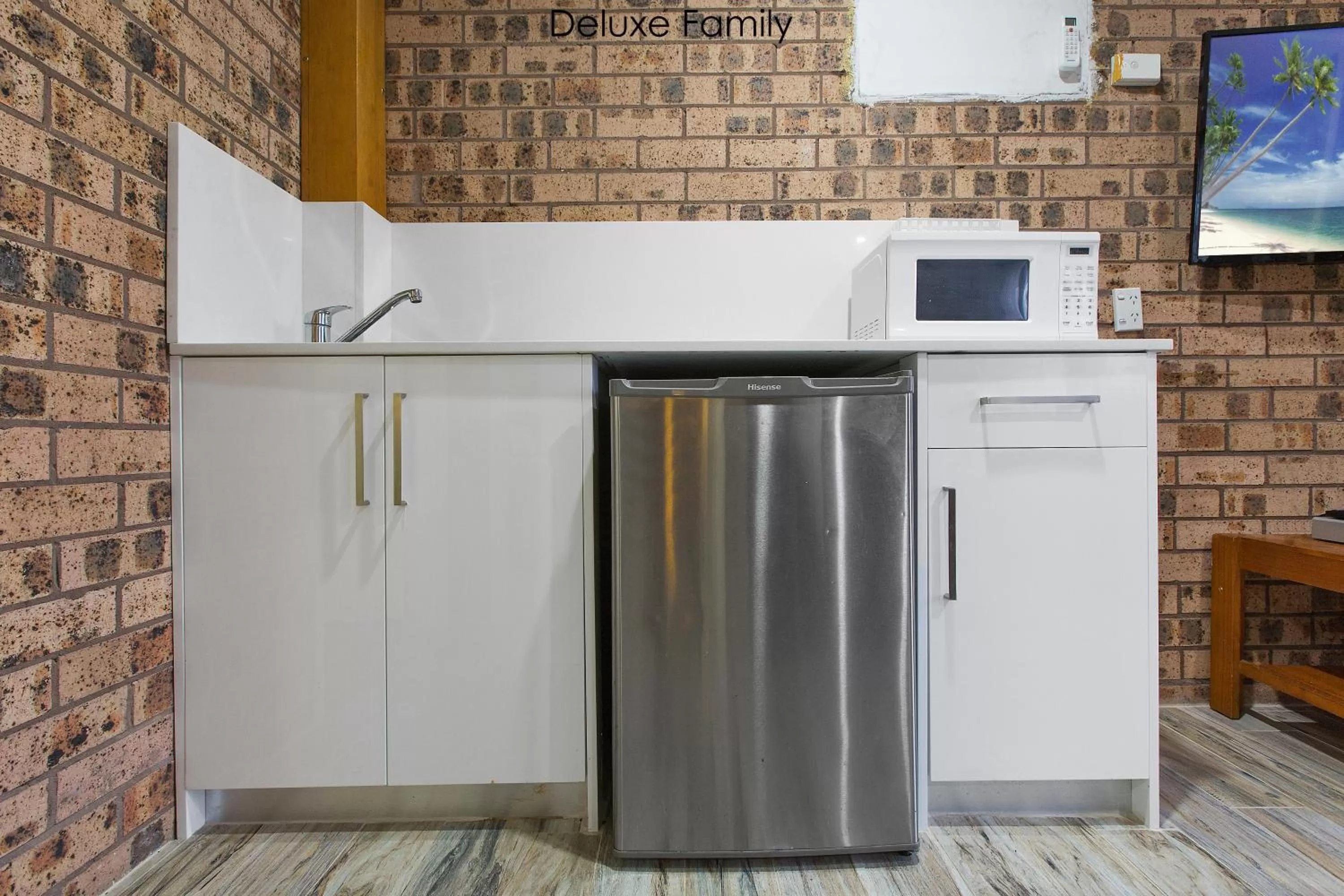Kitchen or kitchenette in Buccaneer Motel