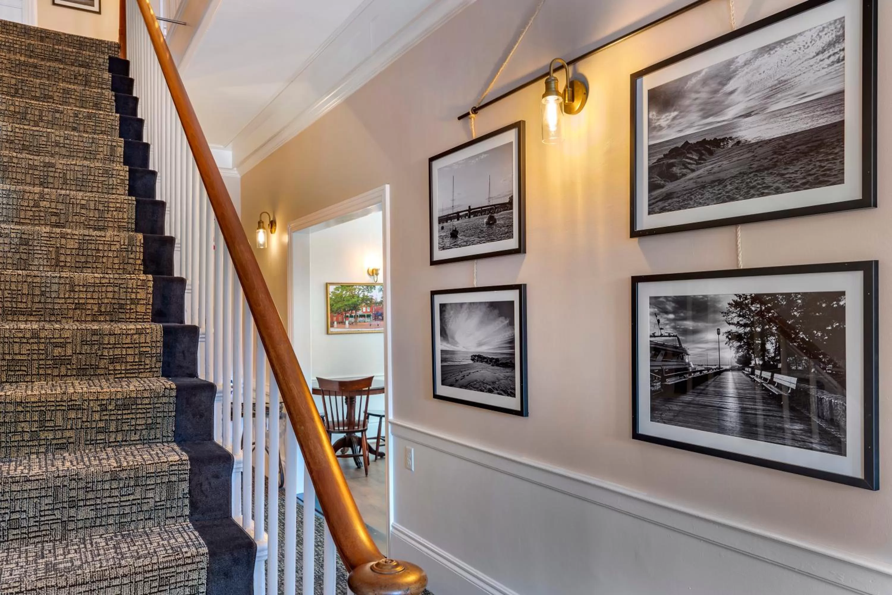 Lobby or reception in Essex Street Inn & Suites, an Ascend Collection Hotel