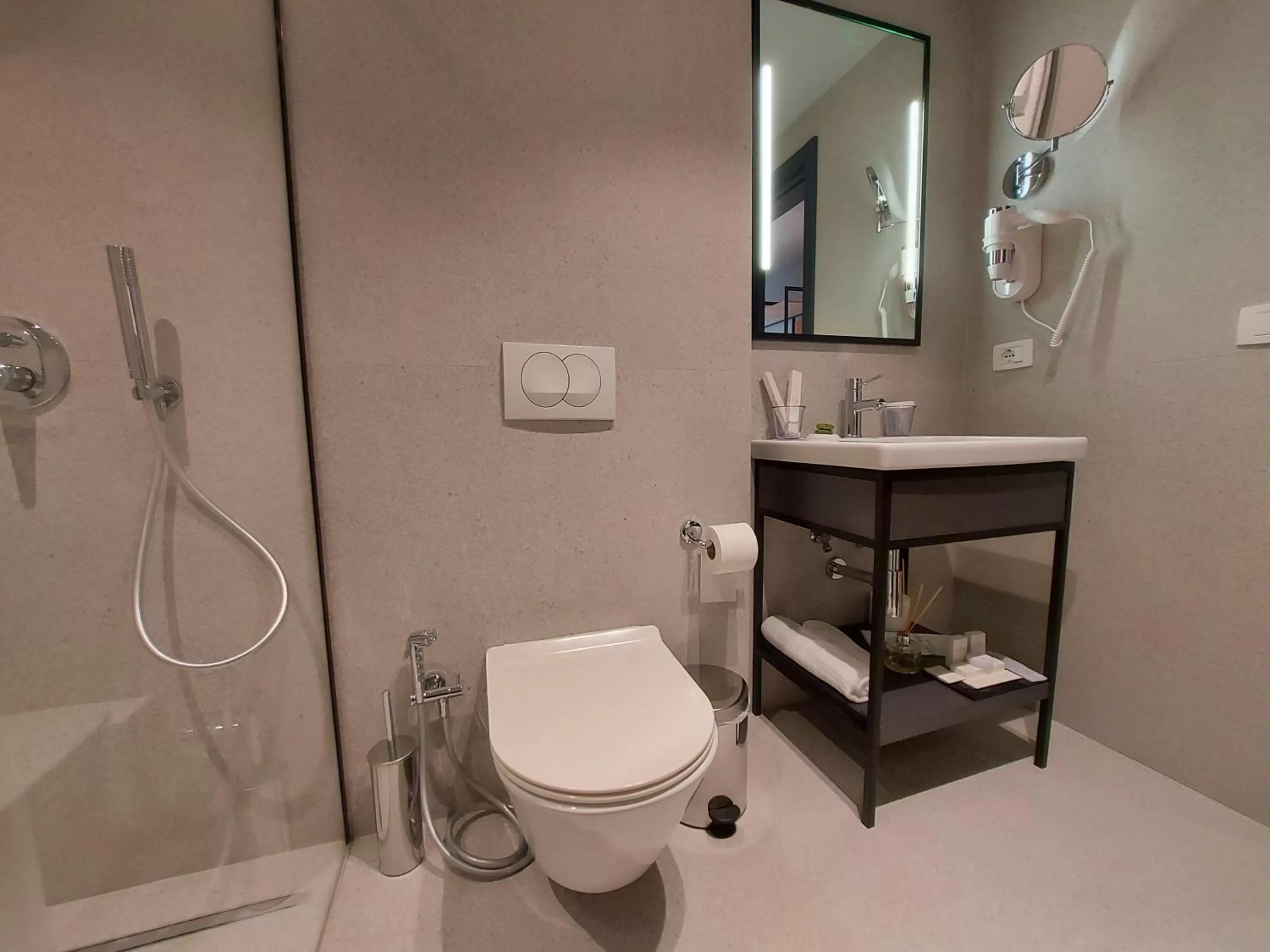 Bathroom in Mulaj Hotel