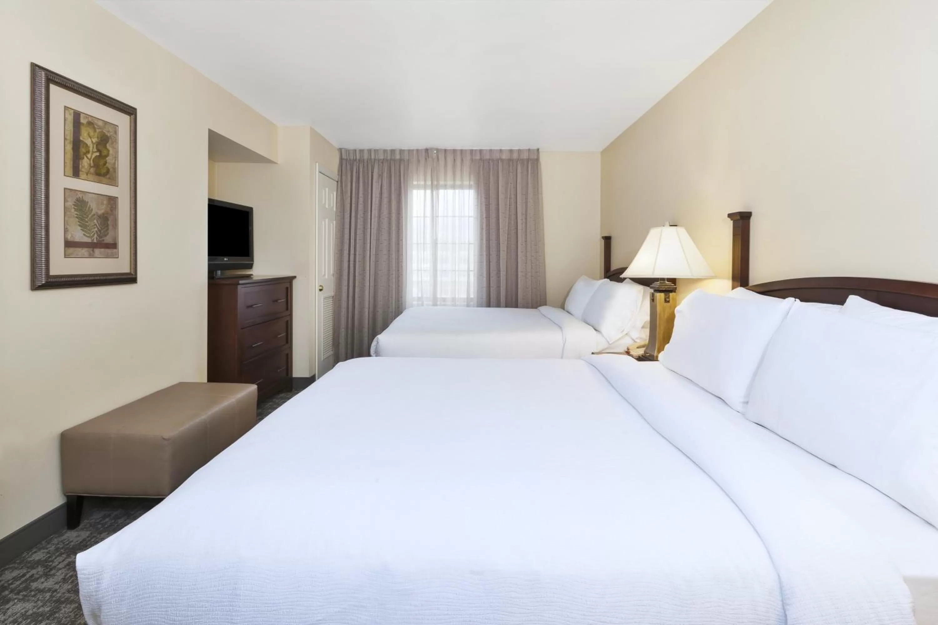 Photo of the whole room, Bed in Staybridge Suites Lansing-Okemos by IHG