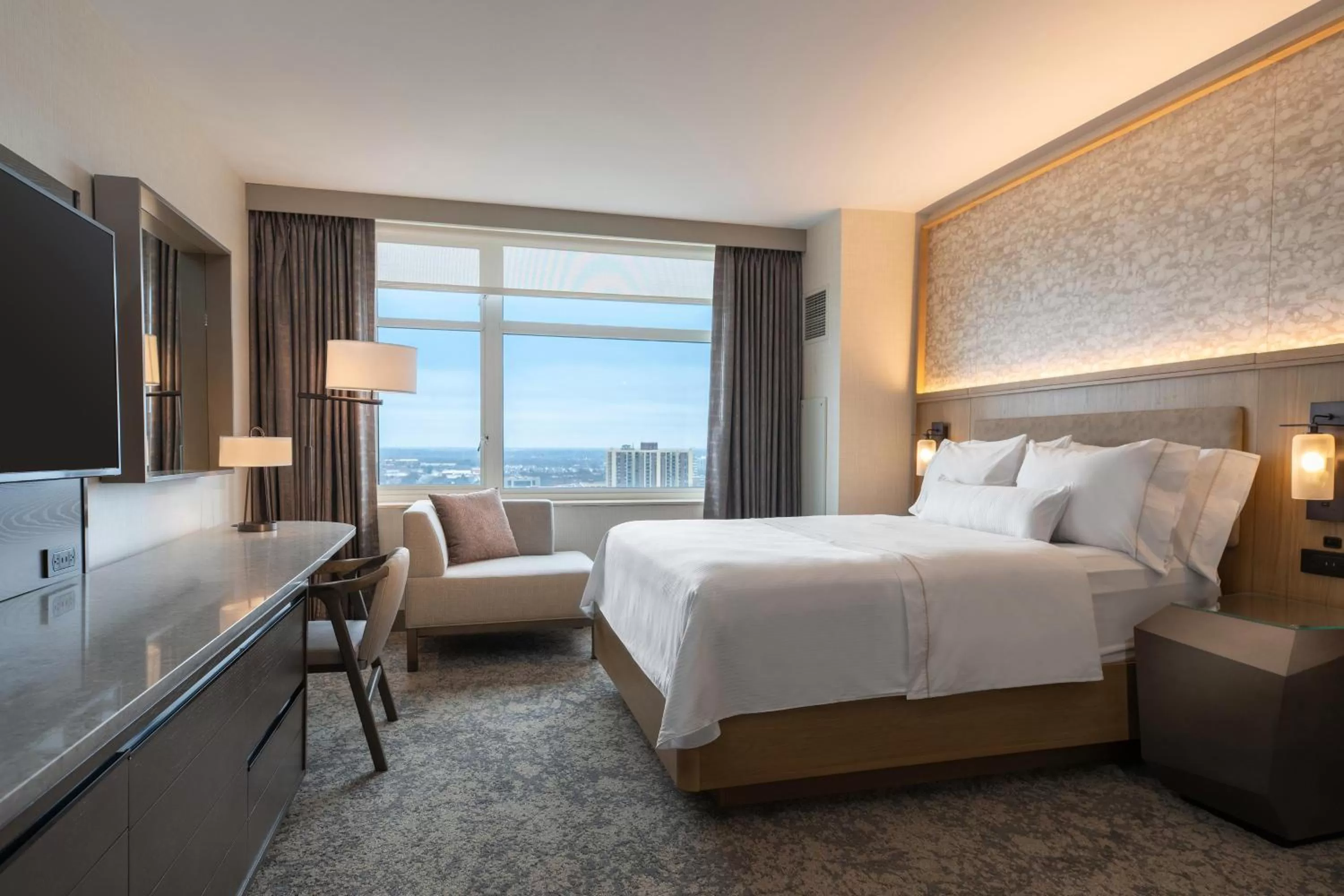 Photo of the whole room, Bed in The Westin Chicago Lombard