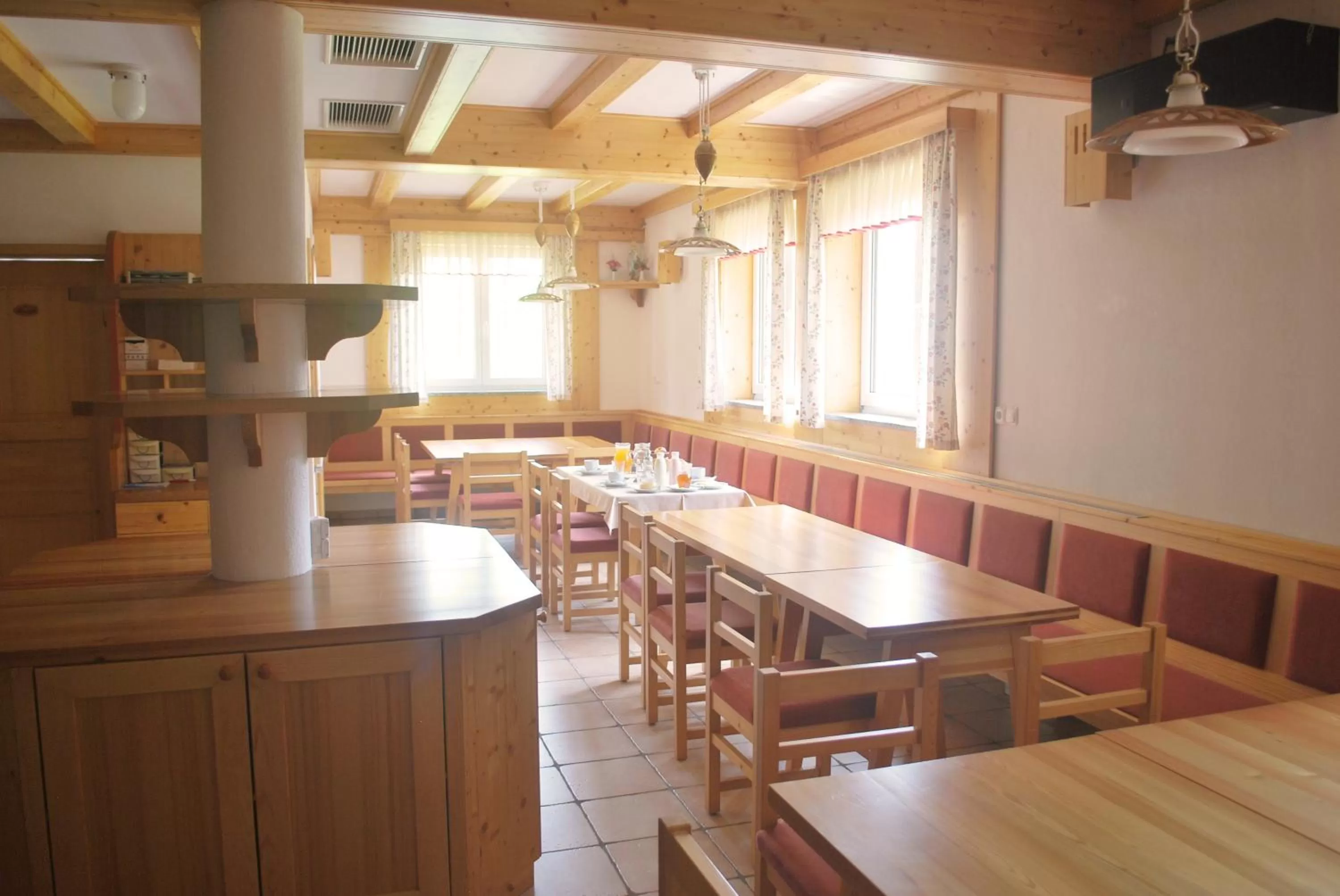 Restaurant/Places to Eat in Tourist Farm Pr'Dovar